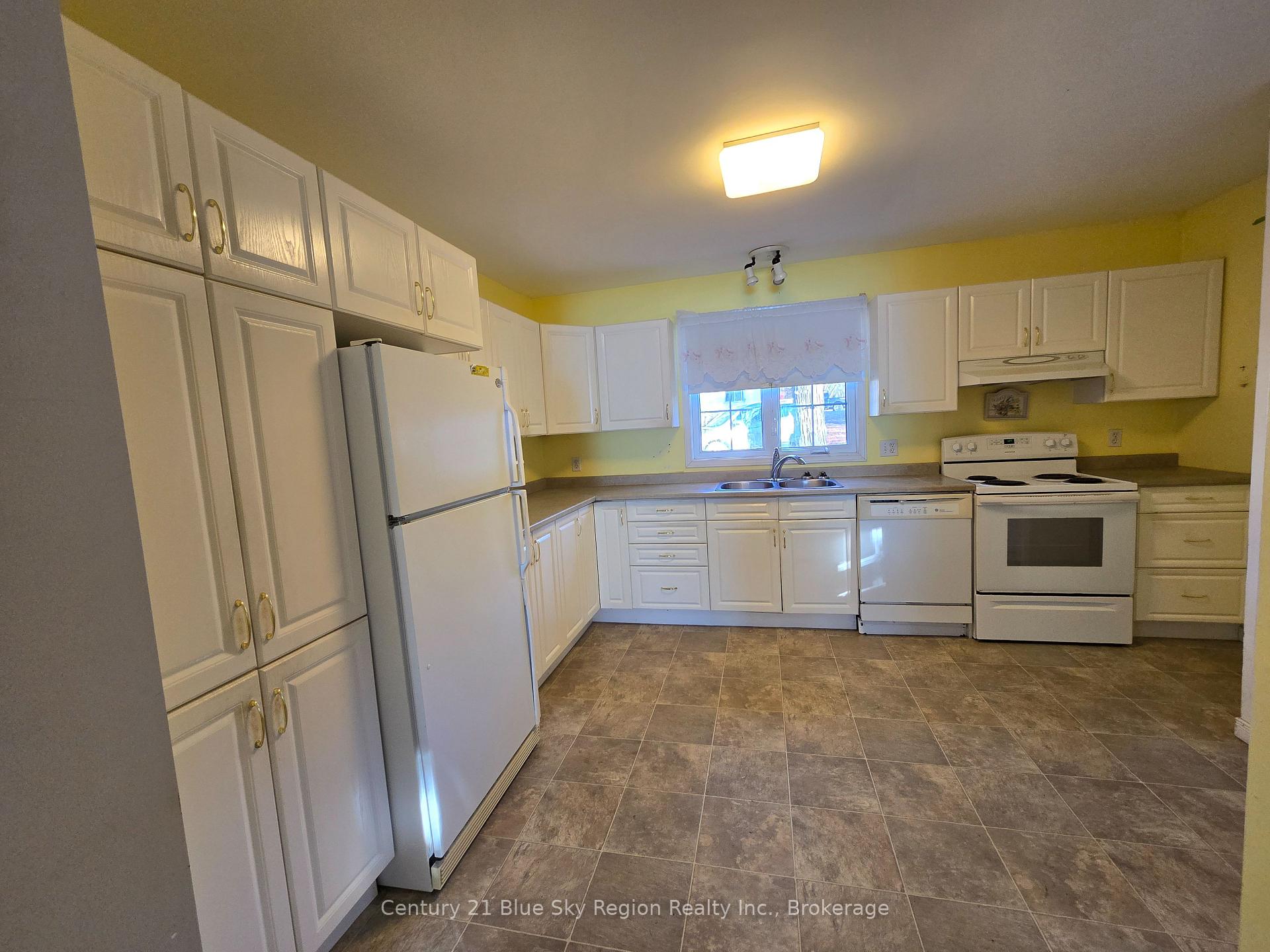 Photo 4 of 286 Pierre Road, West Nipissing, Sturgeon Falls — HOMEH