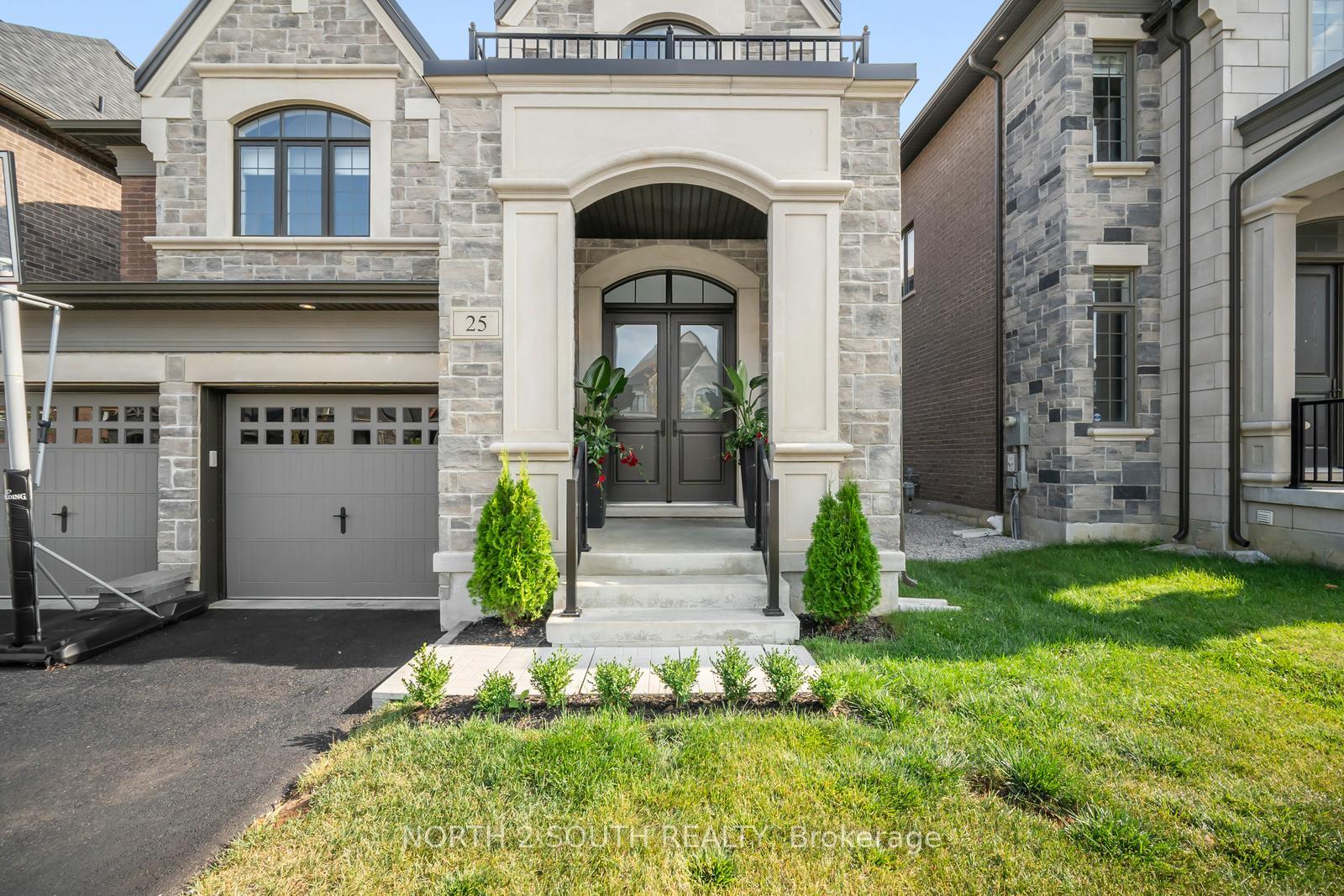 Photo 3 of 25 Pine Heights Drive, Vaughan, Vellore Village — HOMEH