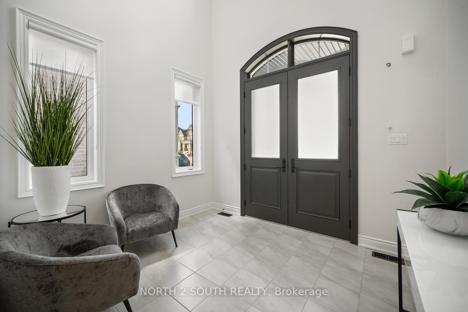 Photo 4 of 25 Pine Heights Drive, Vaughan, Vellore Village — HOMEH