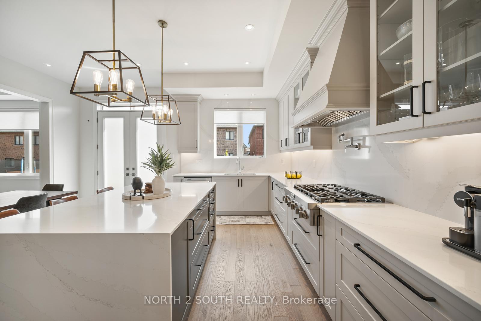 Photo 12 of 25 Pine Heights Drive, Vaughan, Vellore Village — HOMEH
