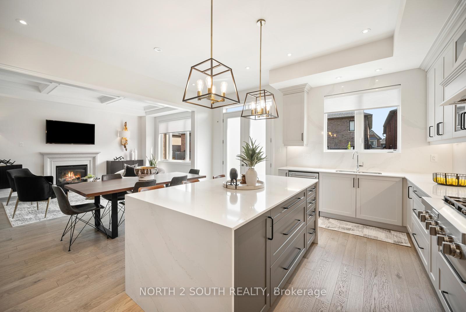 Photo 13 of 25 Pine Heights Drive, Vaughan, Vellore Village — HOMEH