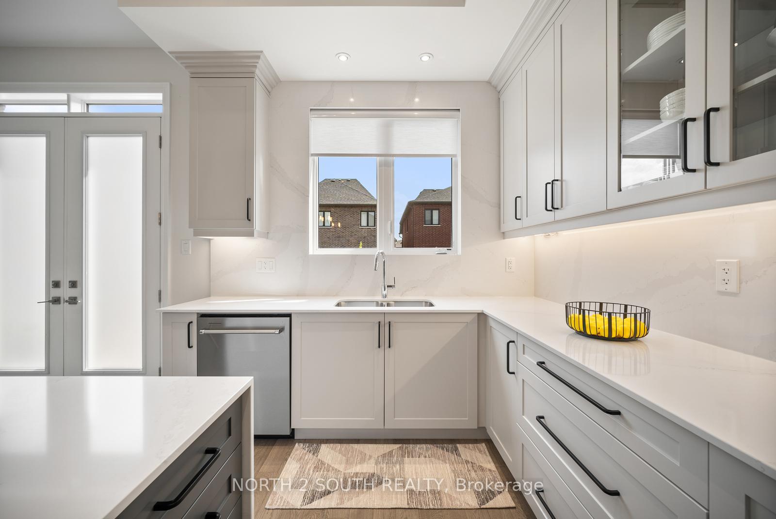 Photo 14 of 25 Pine Heights Drive, Vaughan, Vellore Village — HOMEH