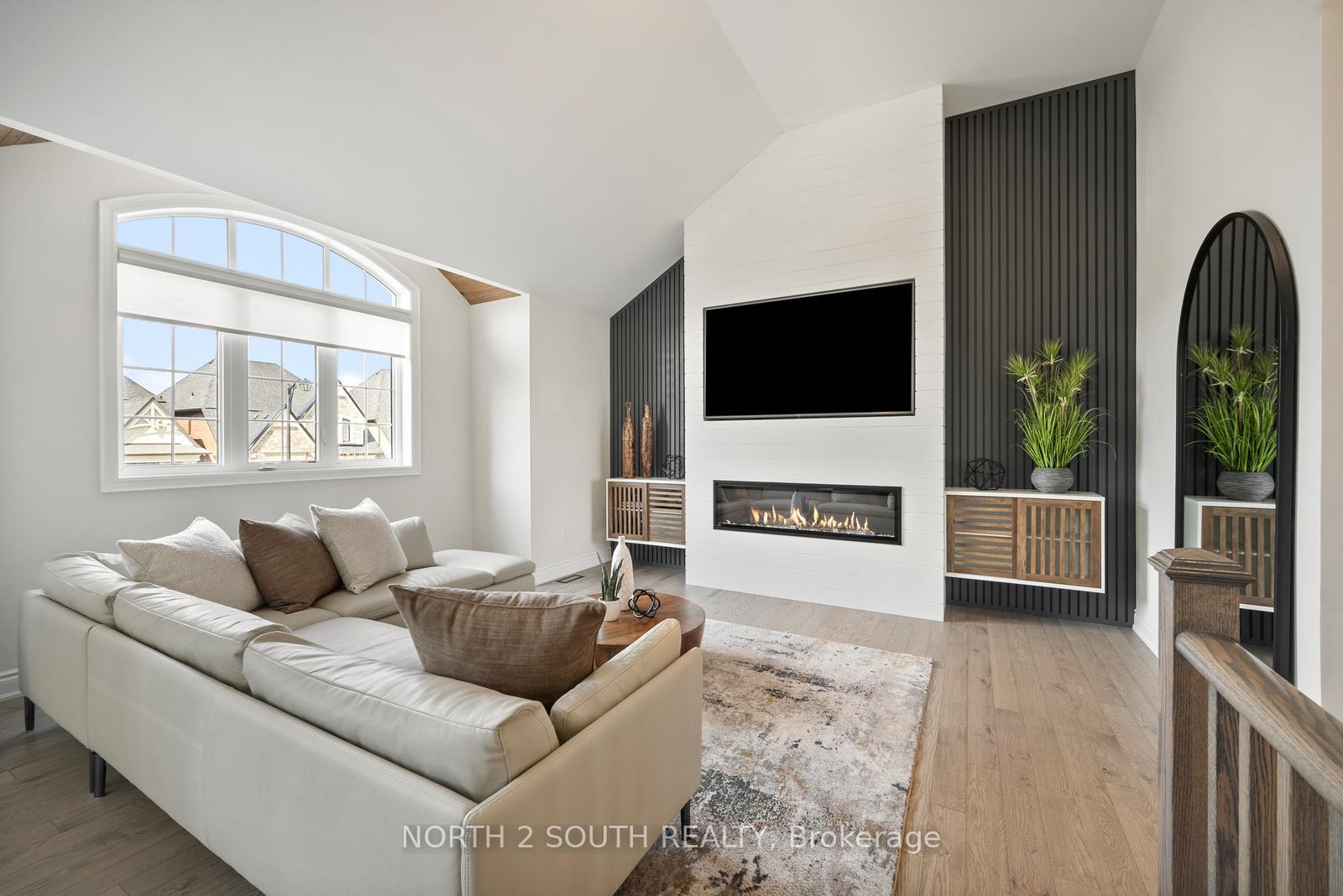 Photo 26 of 25 Pine Heights Drive, Vaughan, Vellore Village — HOMEH