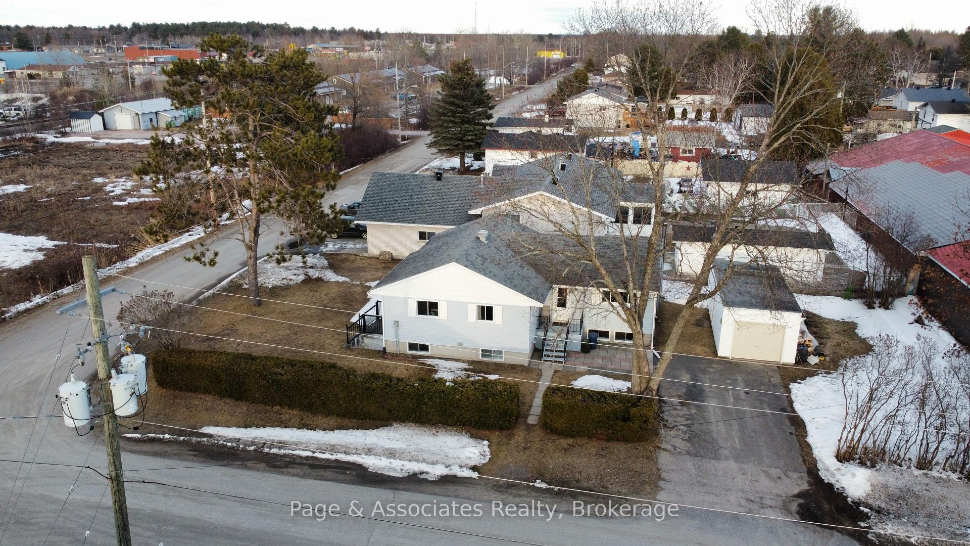 Photo 2 of 160 Railway Street, West Nipissing, Sturgeon Falls — HOMEH