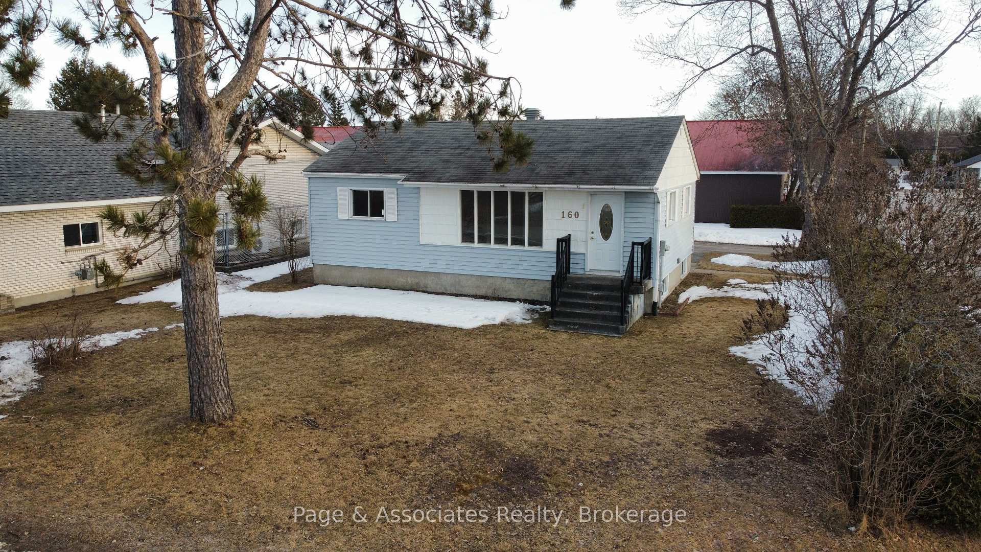 Photo 3 of 160 Railway Street, West Nipissing, Sturgeon Falls — HOMEH