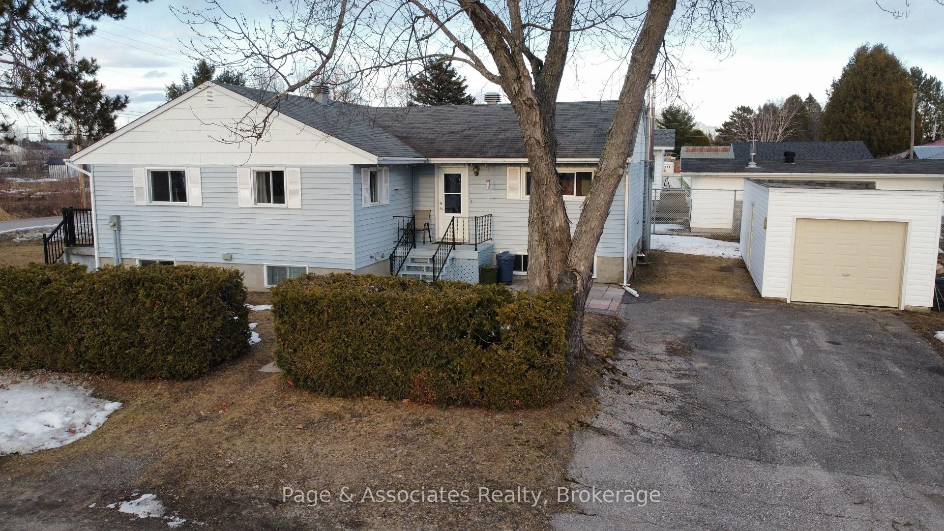 Photo 4 of 160 Railway Street, West Nipissing, Sturgeon Falls — HOMEH