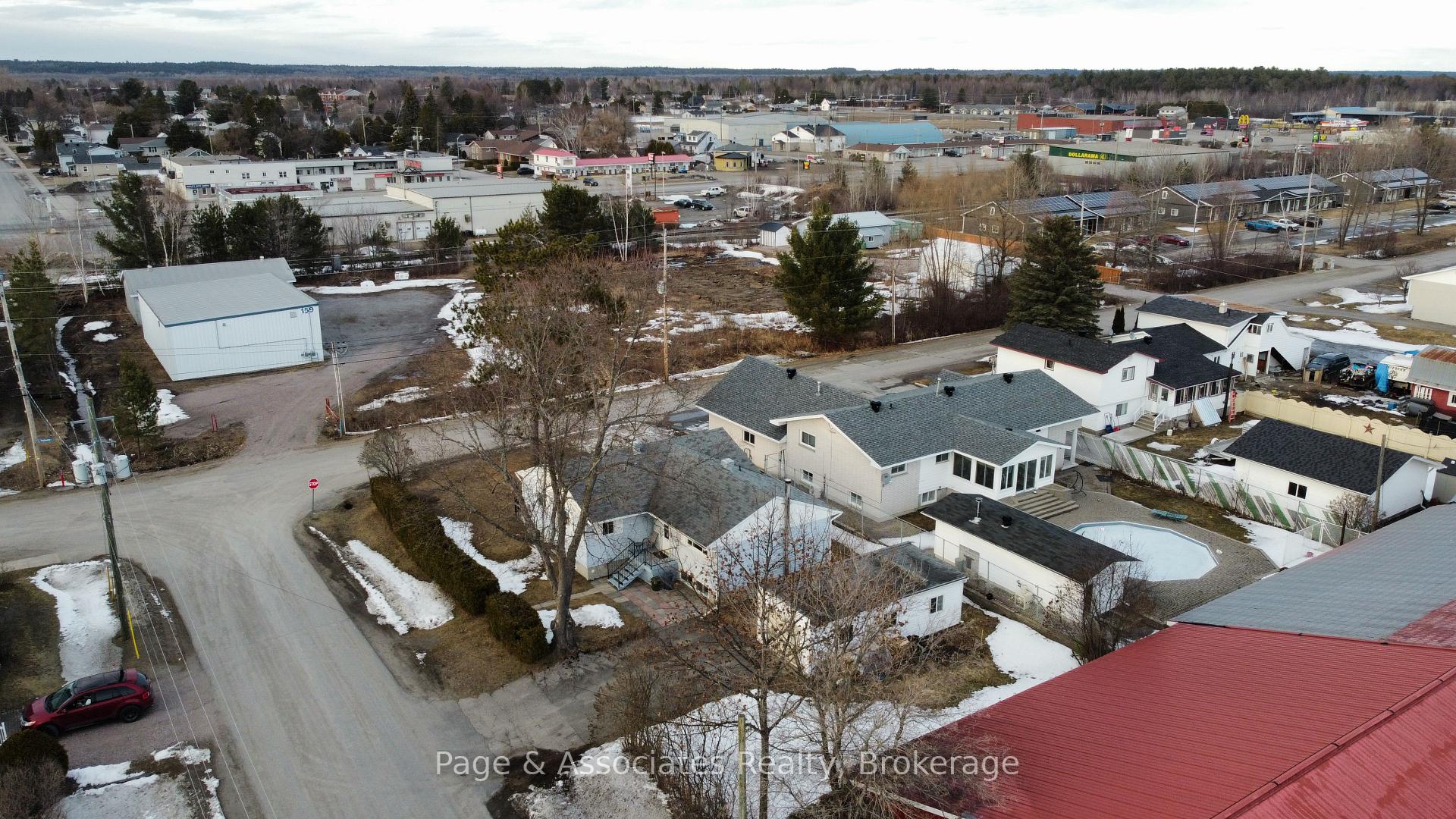 Photo 5 of 160 Railway Street, West Nipissing, Sturgeon Falls — HOMEH