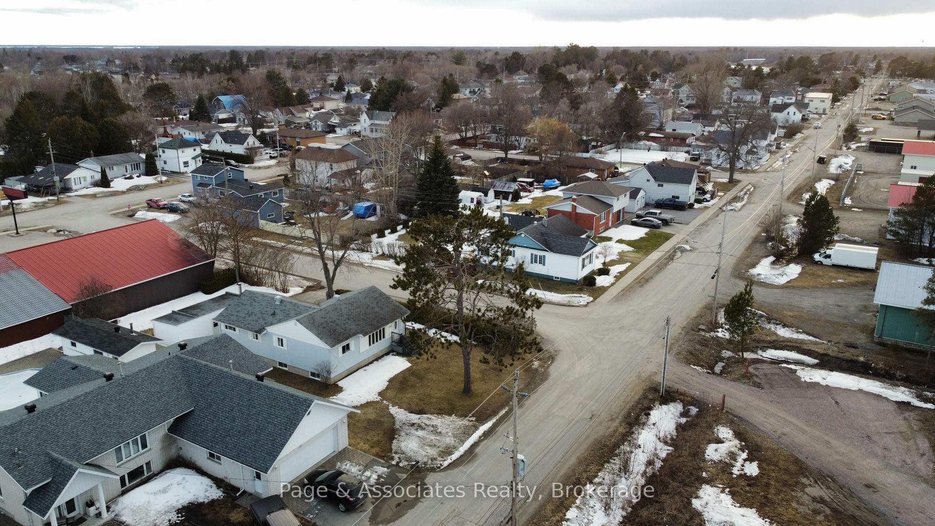 Photo 6 of 160 Railway Street, West Nipissing, Sturgeon Falls — HOMEH