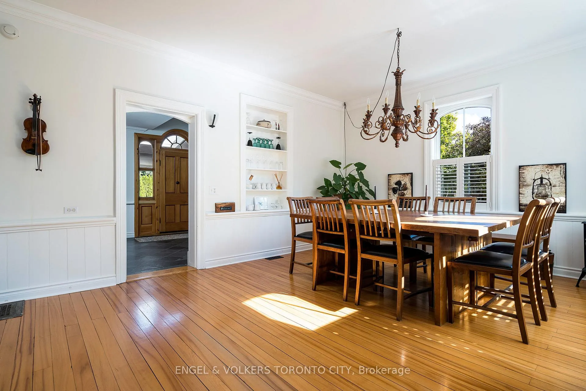 Photo 4 of 13 Huron Street W, Blue Mountains — HOMEH