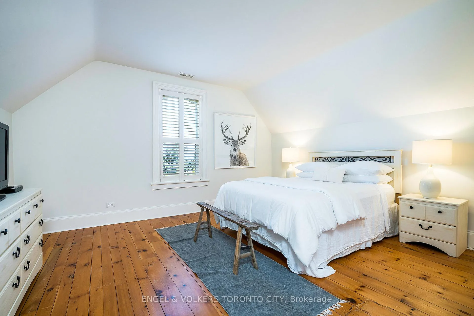 Photo 14 of 13 Huron Street W, Blue Mountains — HOMEH