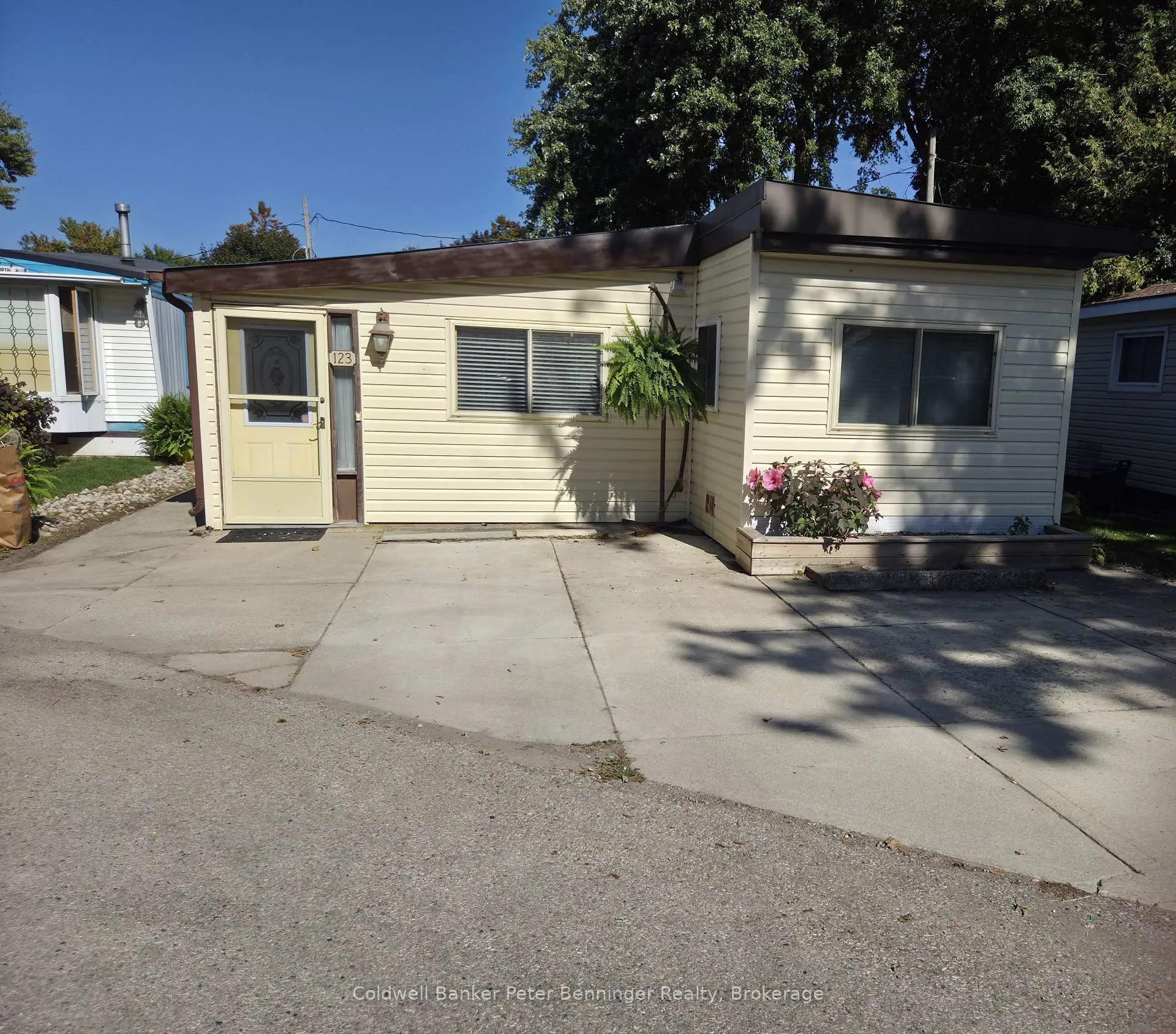 Front of 123 Scott Street