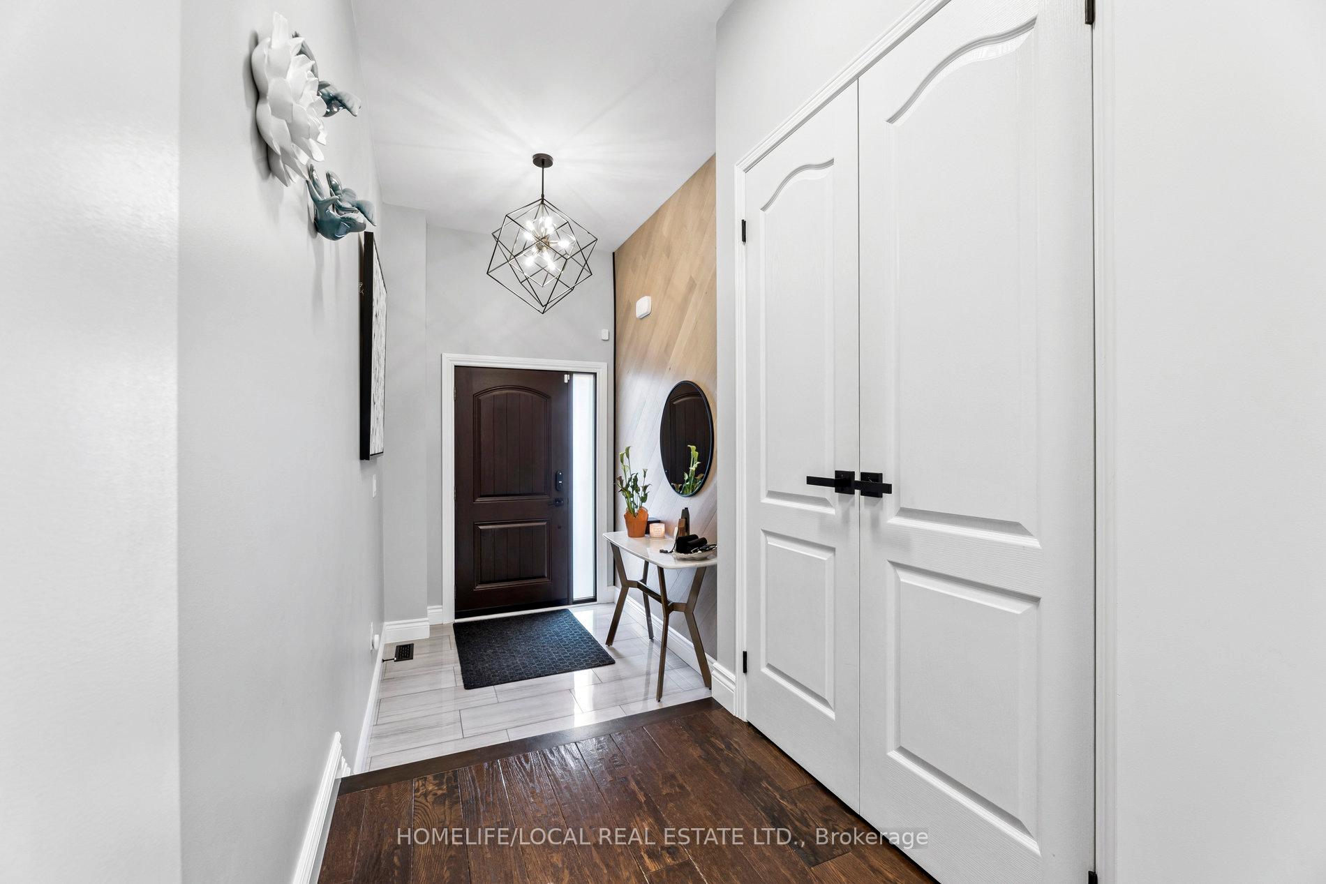 Photo 3 of 147 Underwood Drive, Whitby, Brooklin — HOMEH