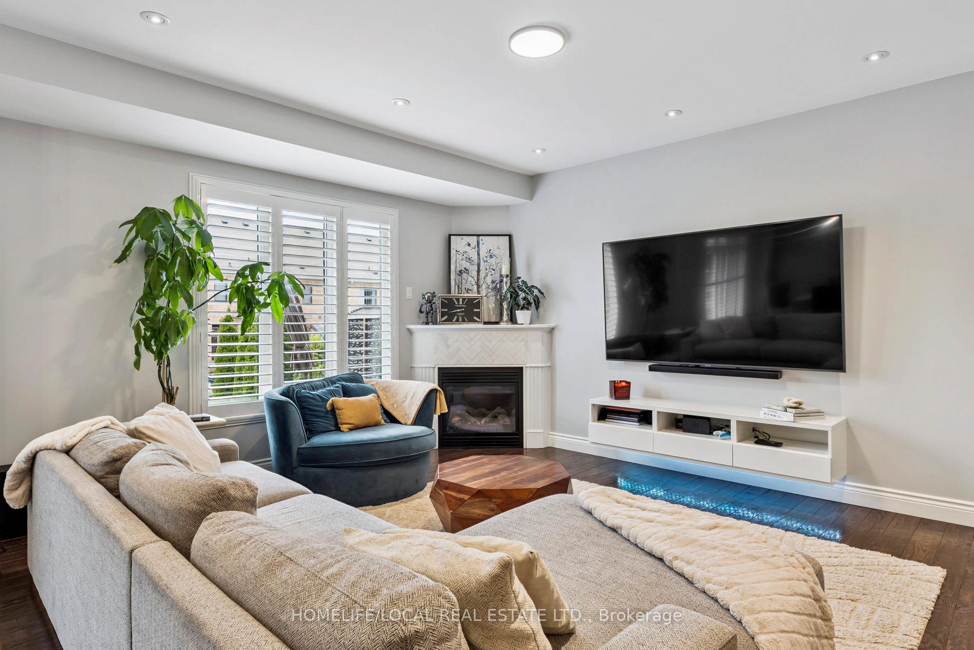 Photo 7 of 147 Underwood Drive, Whitby, Brooklin — HOMEH