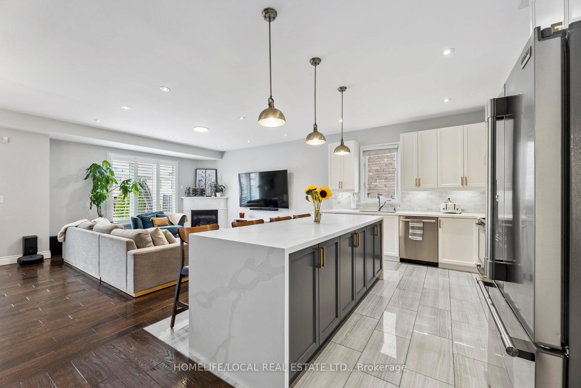Photo 9 of 147 Underwood Drive, Whitby, Brooklin — HOMEH