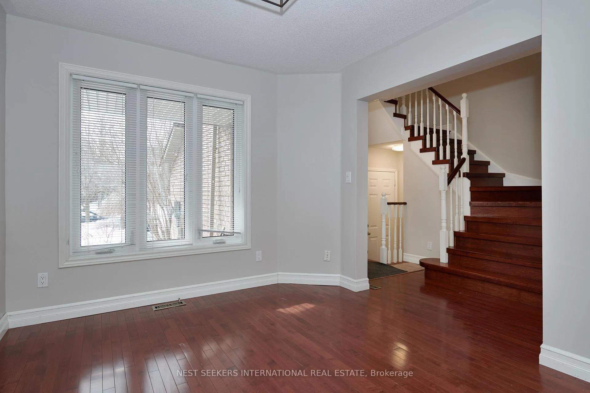 Photo 4 of 42 Montserrand Street, Barrie, Holly — HOMEH
