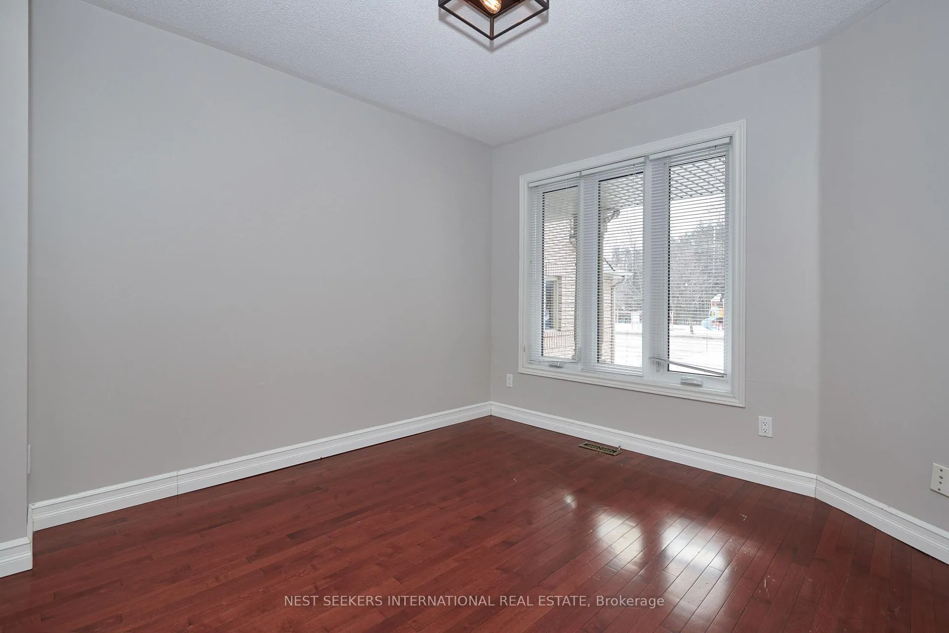 Photo 5 of 42 Montserrand Street, Barrie, Holly — HOMEH