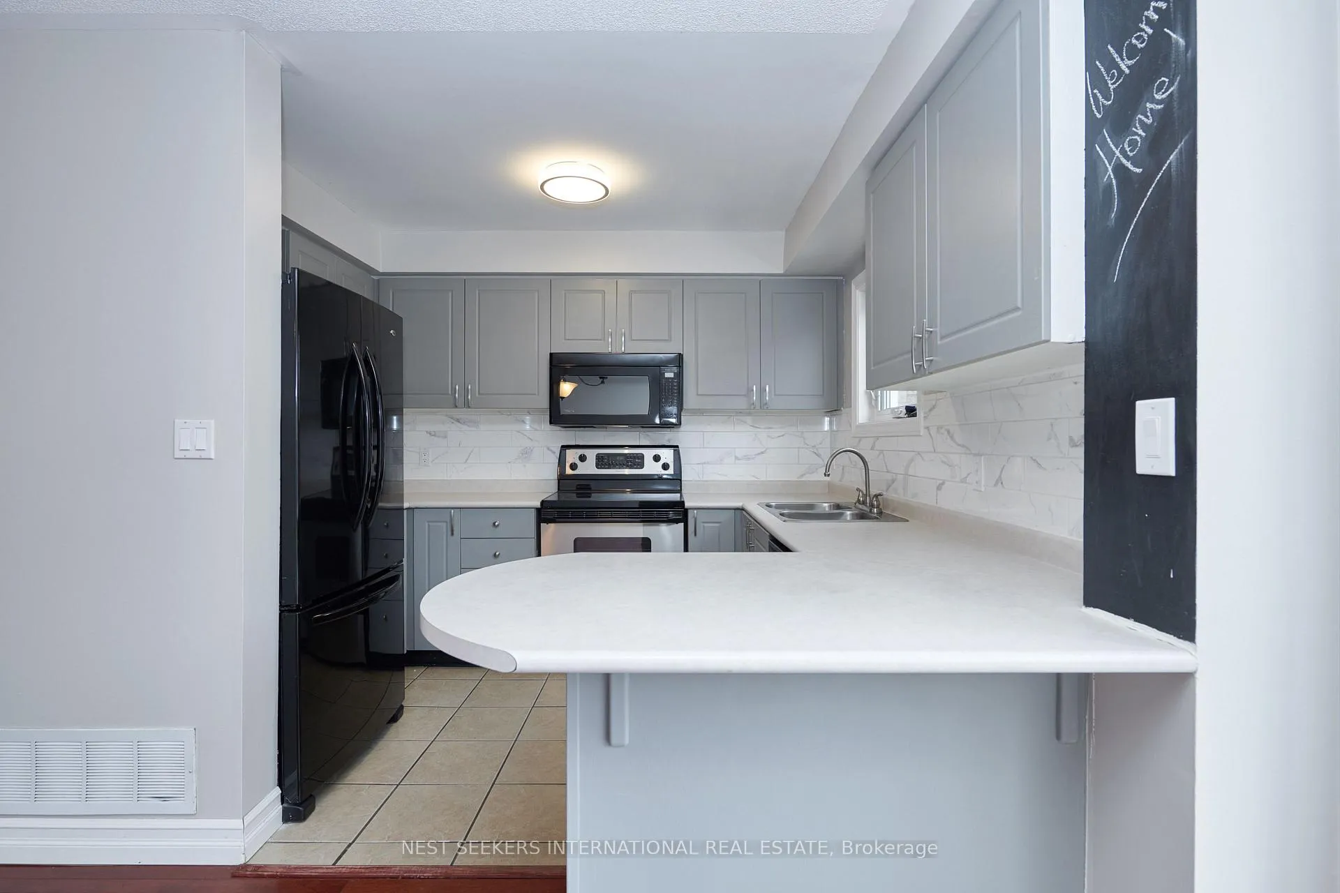 Photo 8 of 42 Montserrand Street, Barrie, Holly — HOMEH