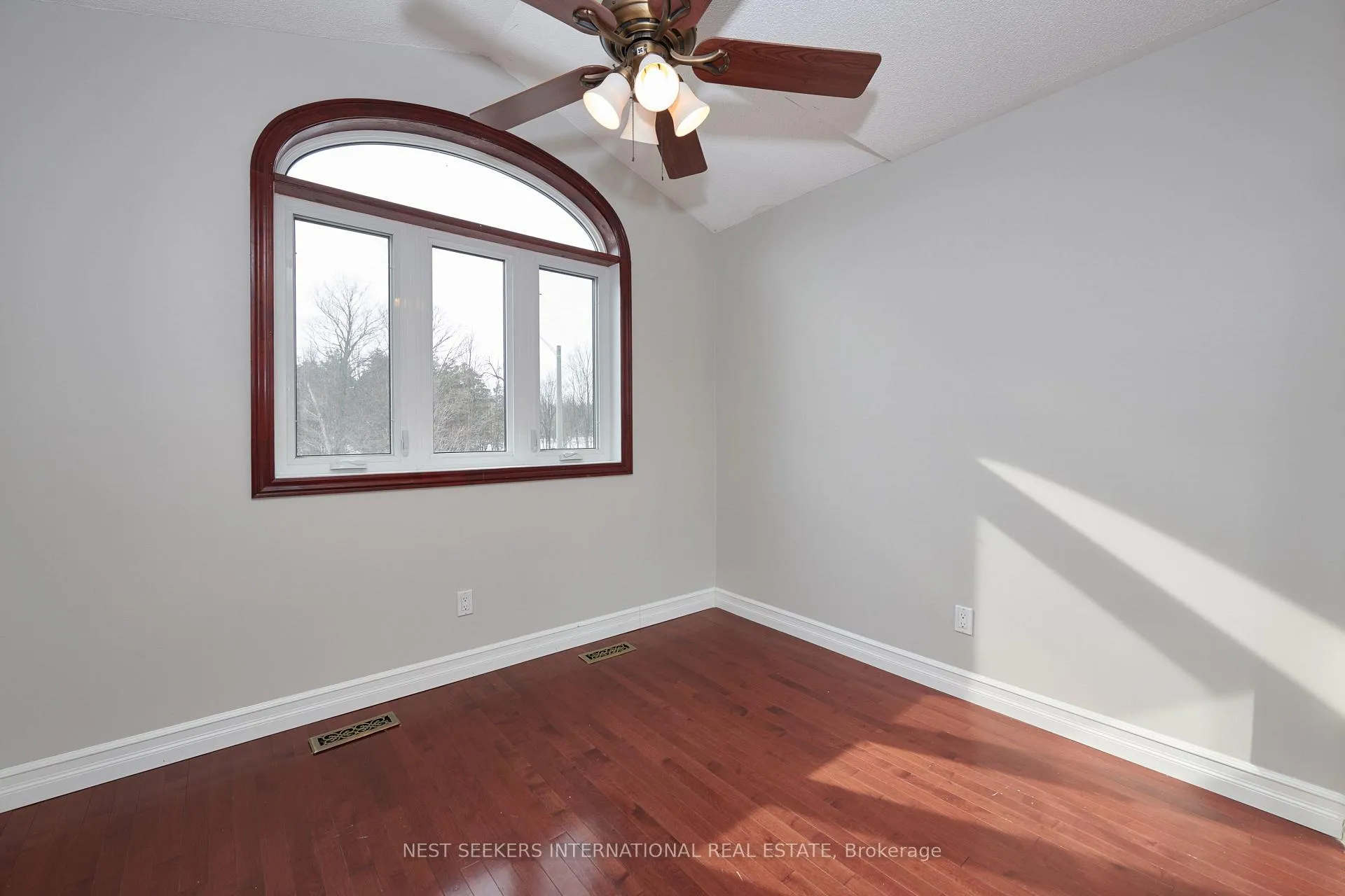 Photo 11 of 42 Montserrand Street, Barrie, Holly — HOMEH