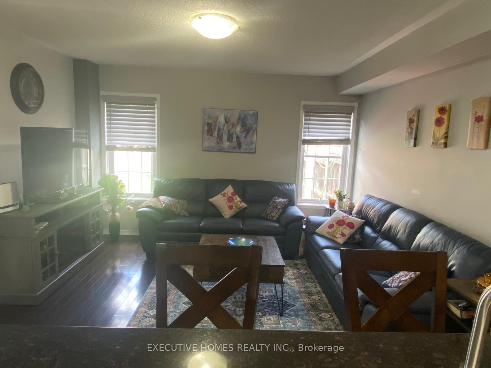 Photo 4 of 30 Ipswich Place, Whitby, Brooklin — HOMEH