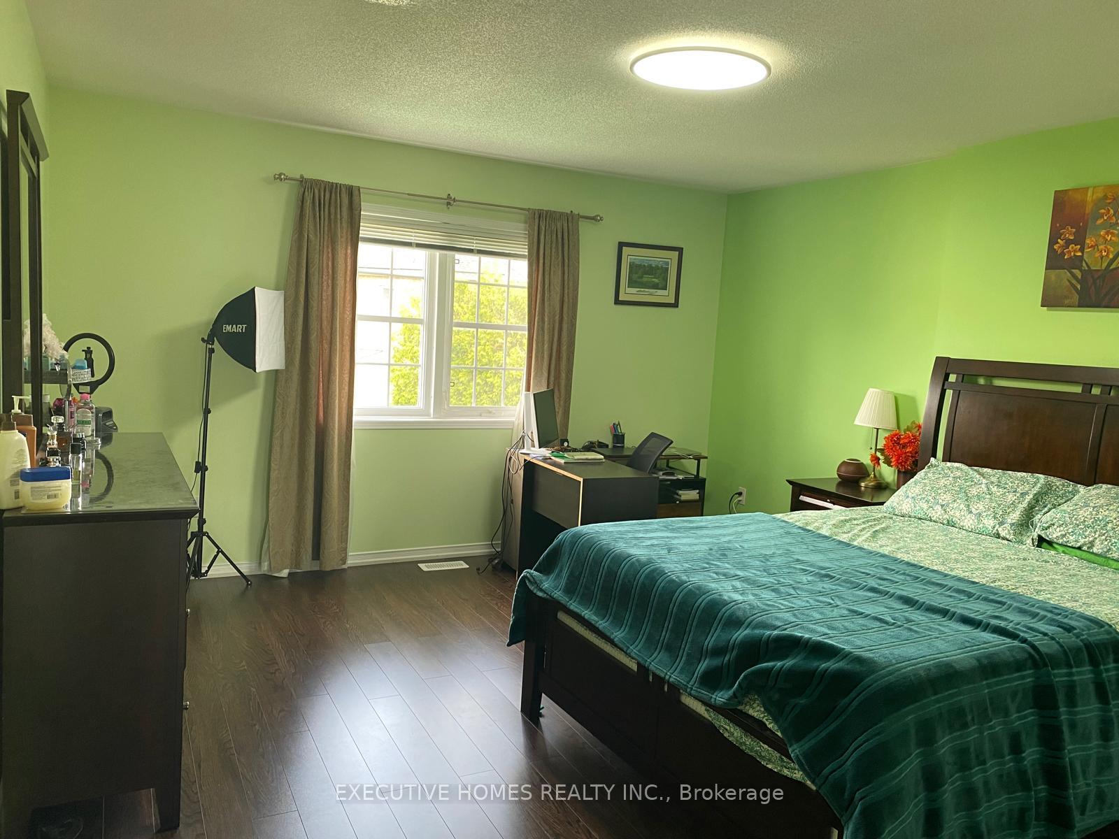 Photo 5 of 30 Ipswich Place, Whitby, Brooklin — HOMEH