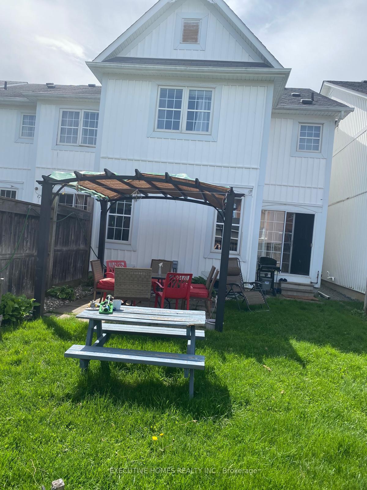Photo 14 of 30 Ipswich Place, Whitby, Brooklin — HOMEH