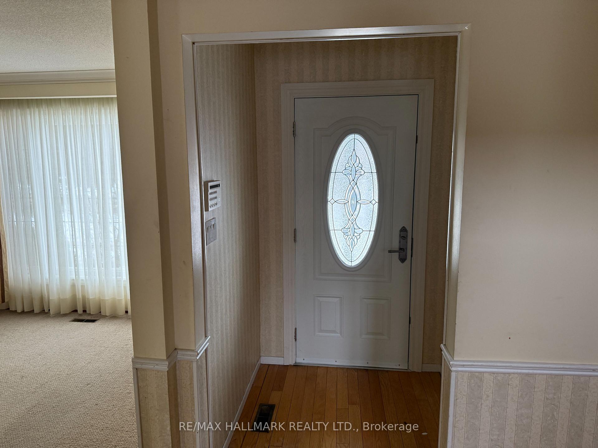 Photo 3 of 35 Carlton Road, Markham, Unionville — HOMEH