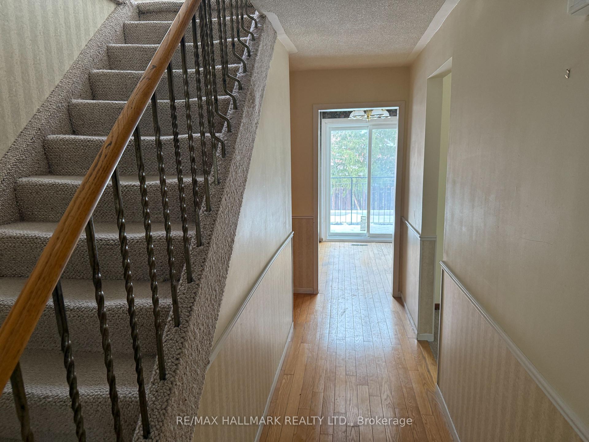 Photo 4 of 35 Carlton Road, Markham, Unionville — HOMEH