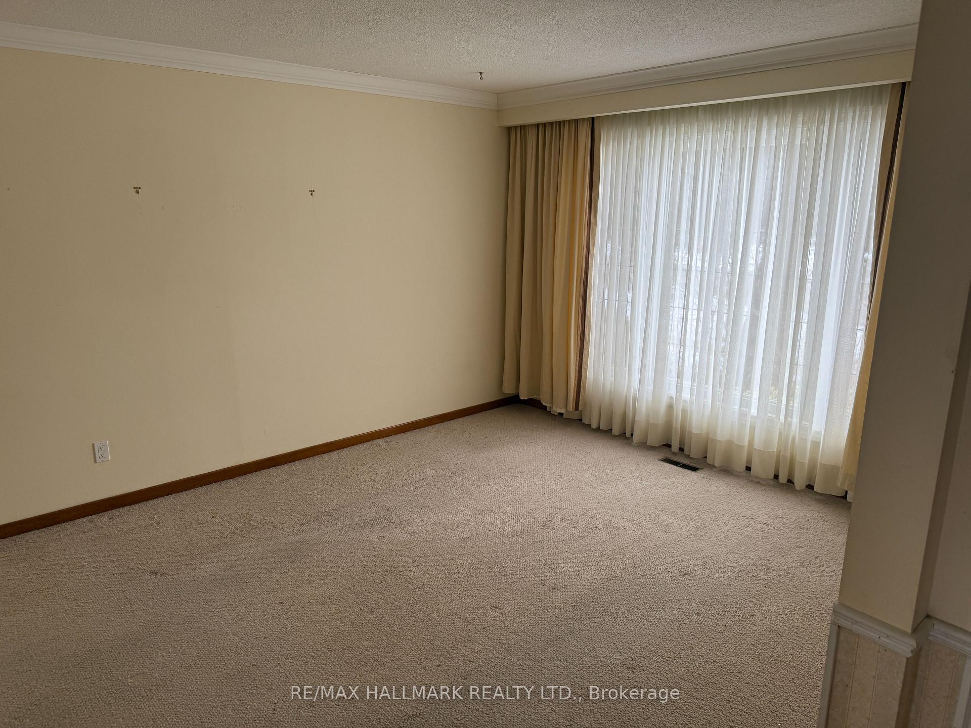Photo 5 of 35 Carlton Road, Markham, Unionville — HOMEH