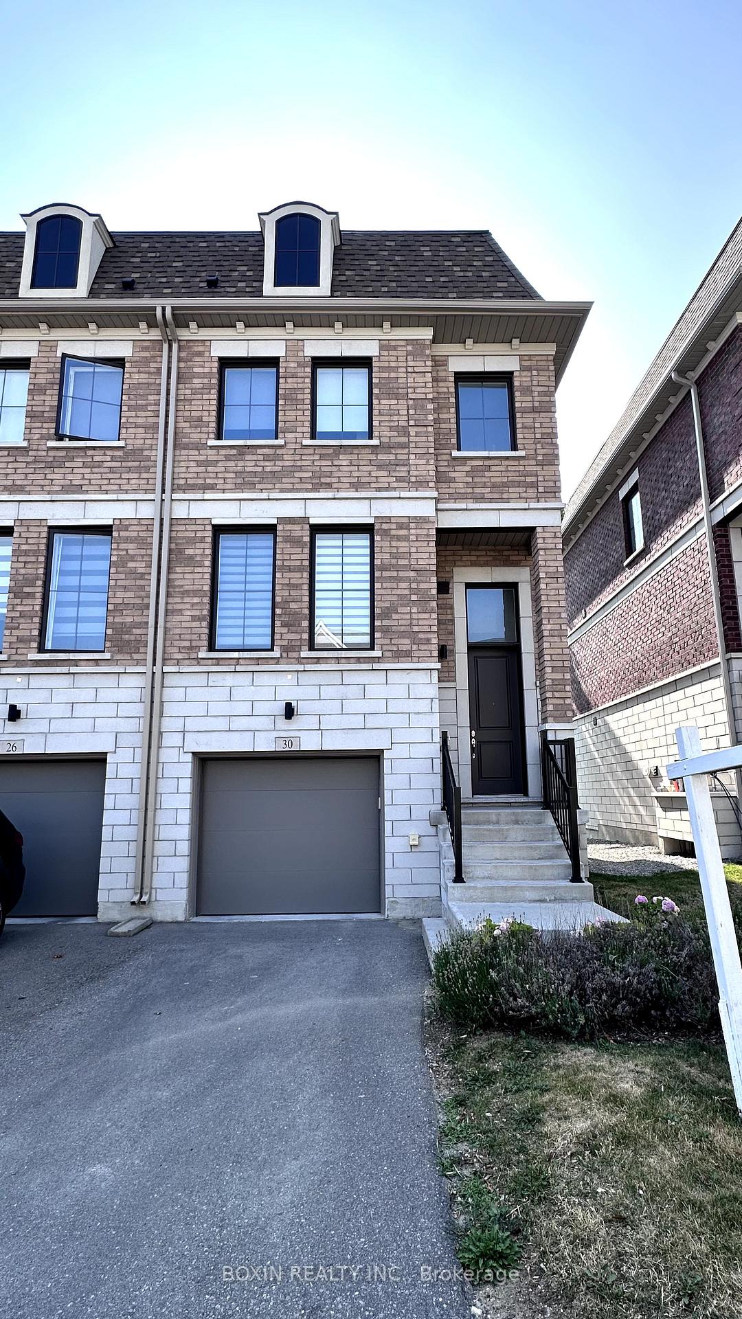 Front of 30 Seacoasts Circle