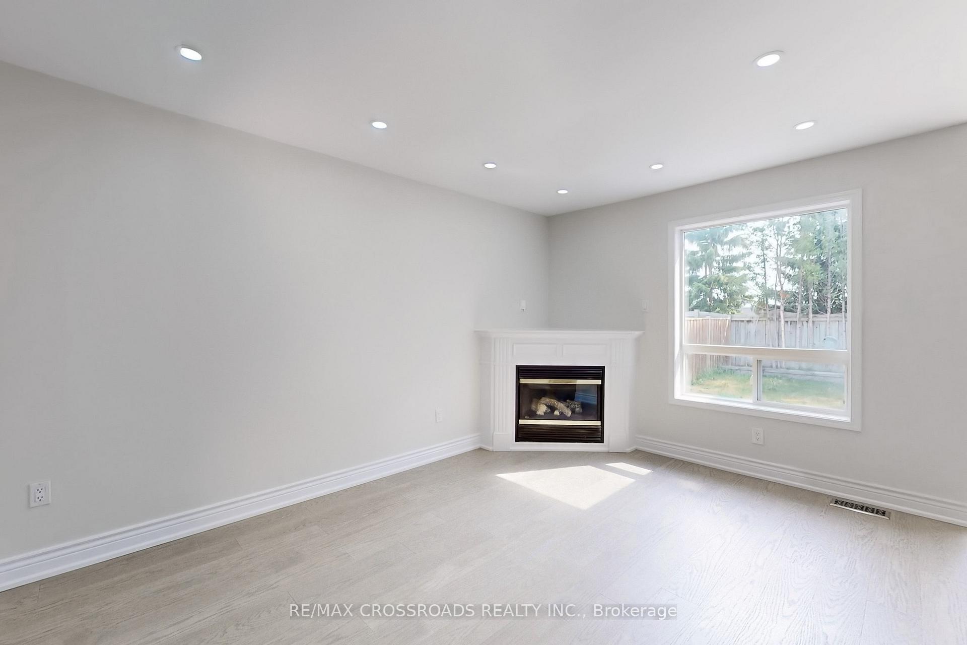 Photo 4 of 29 Regatta Crescent, Whitby, Port Whitby — HOMEH