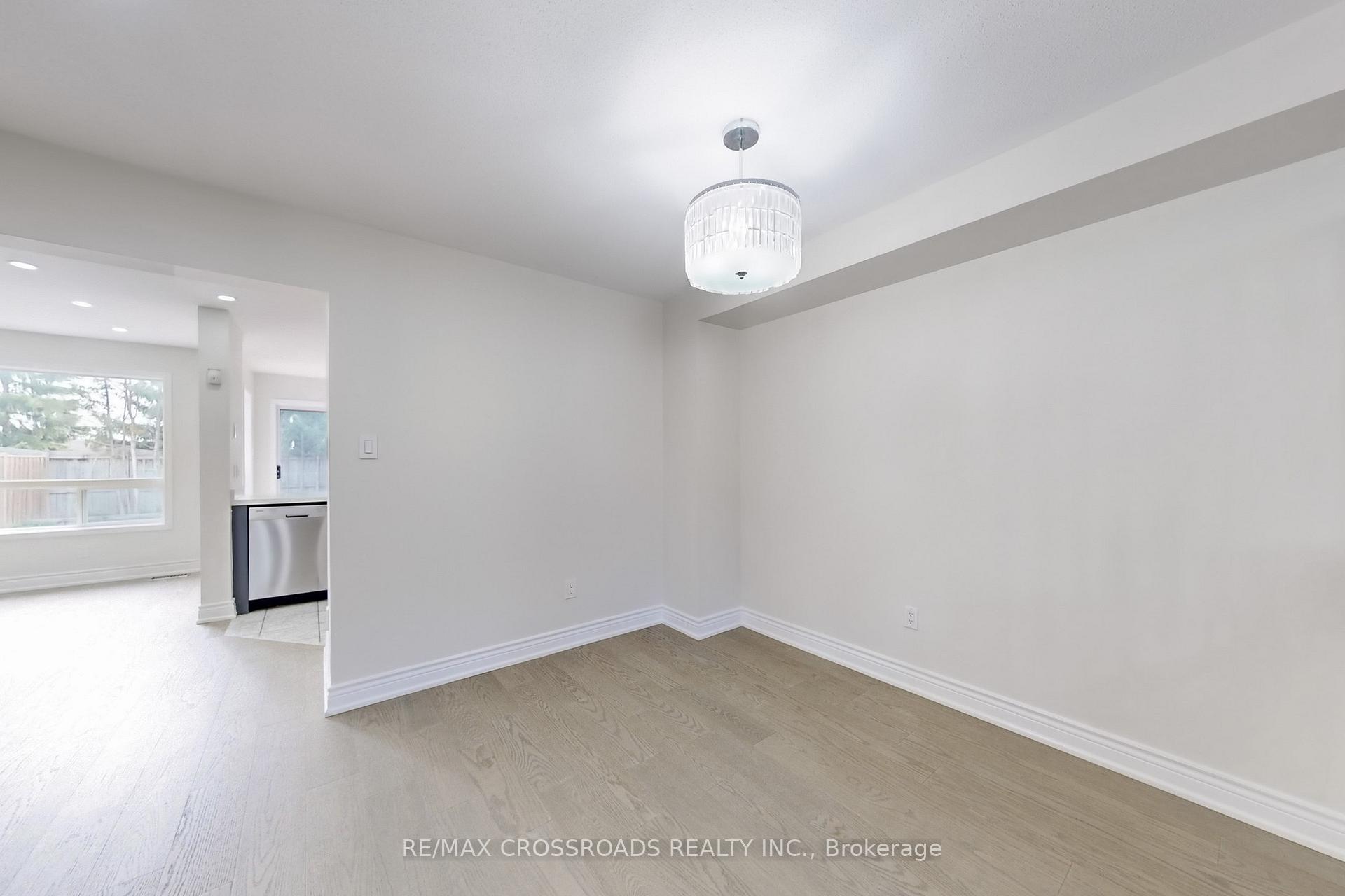Photo 8 of 29 Regatta Crescent, Whitby, Port Whitby — HOMEH