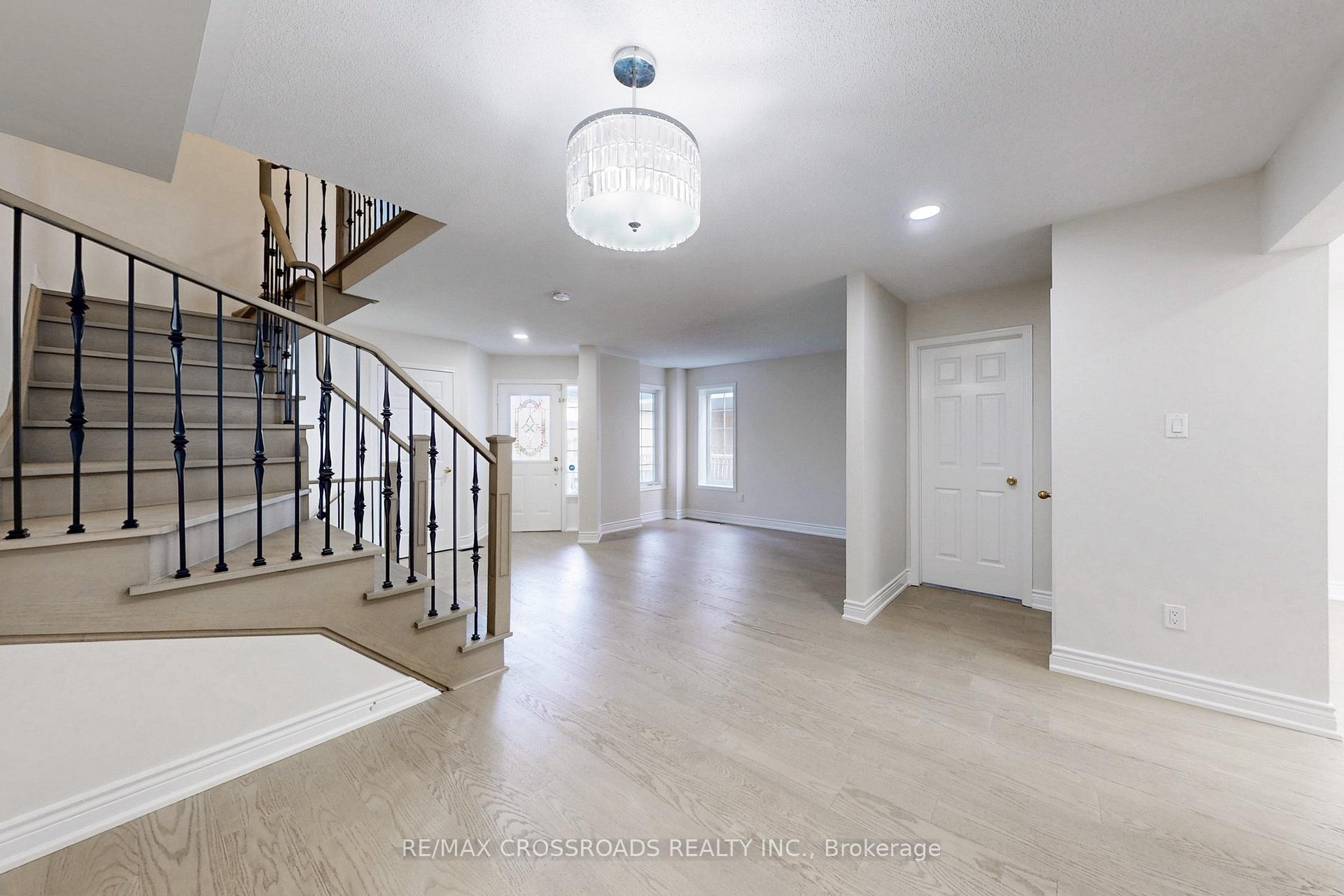 Photo 9 of 29 Regatta Crescent, Whitby, Port Whitby — HOMEH