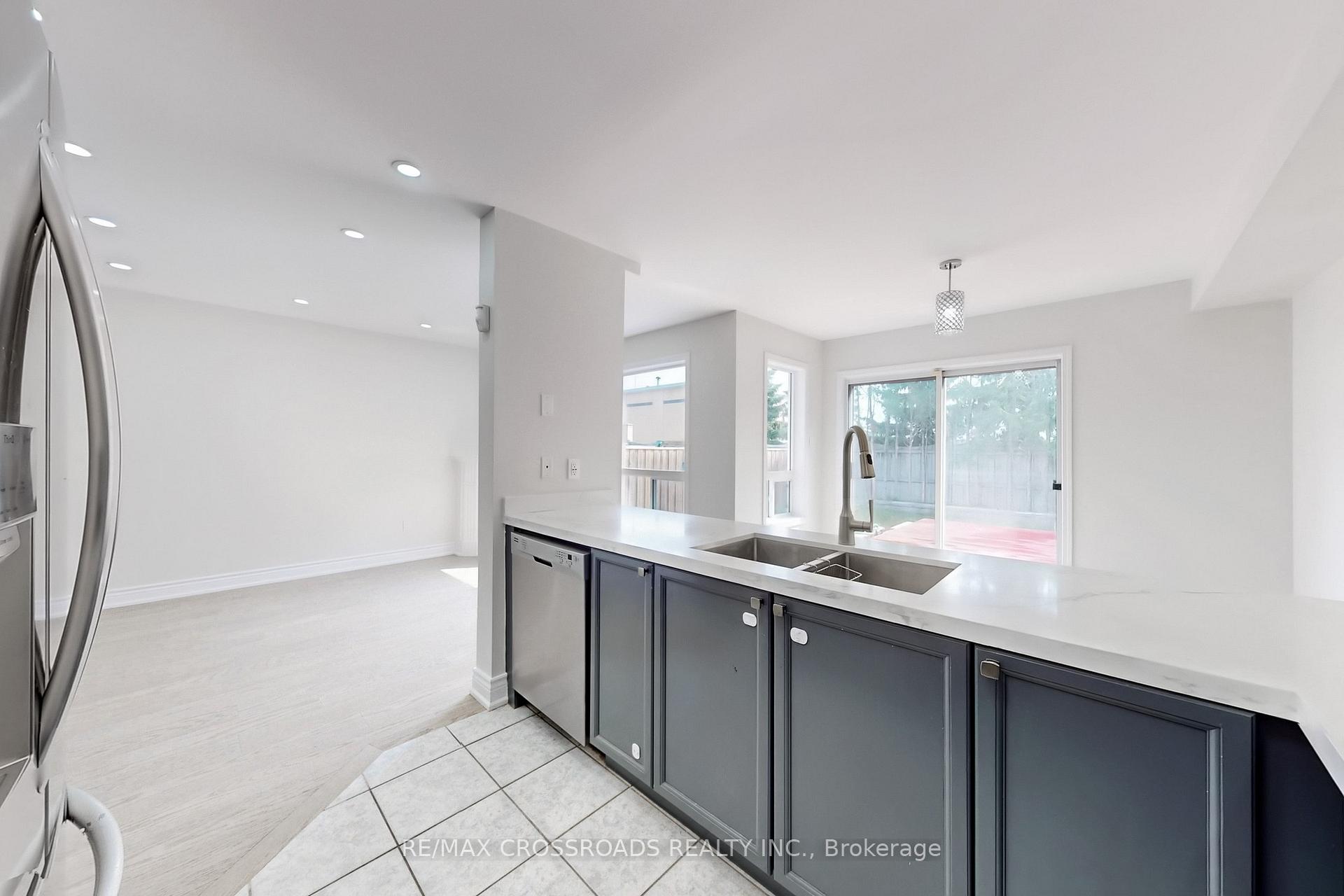 Photo 12 of 29 Regatta Crescent, Whitby, Port Whitby — HOMEH