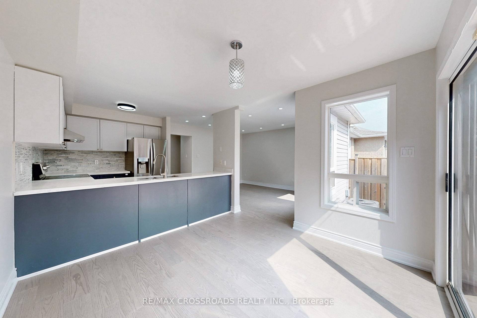 Photo 13 of 29 Regatta Crescent, Whitby, Port Whitby — HOMEH