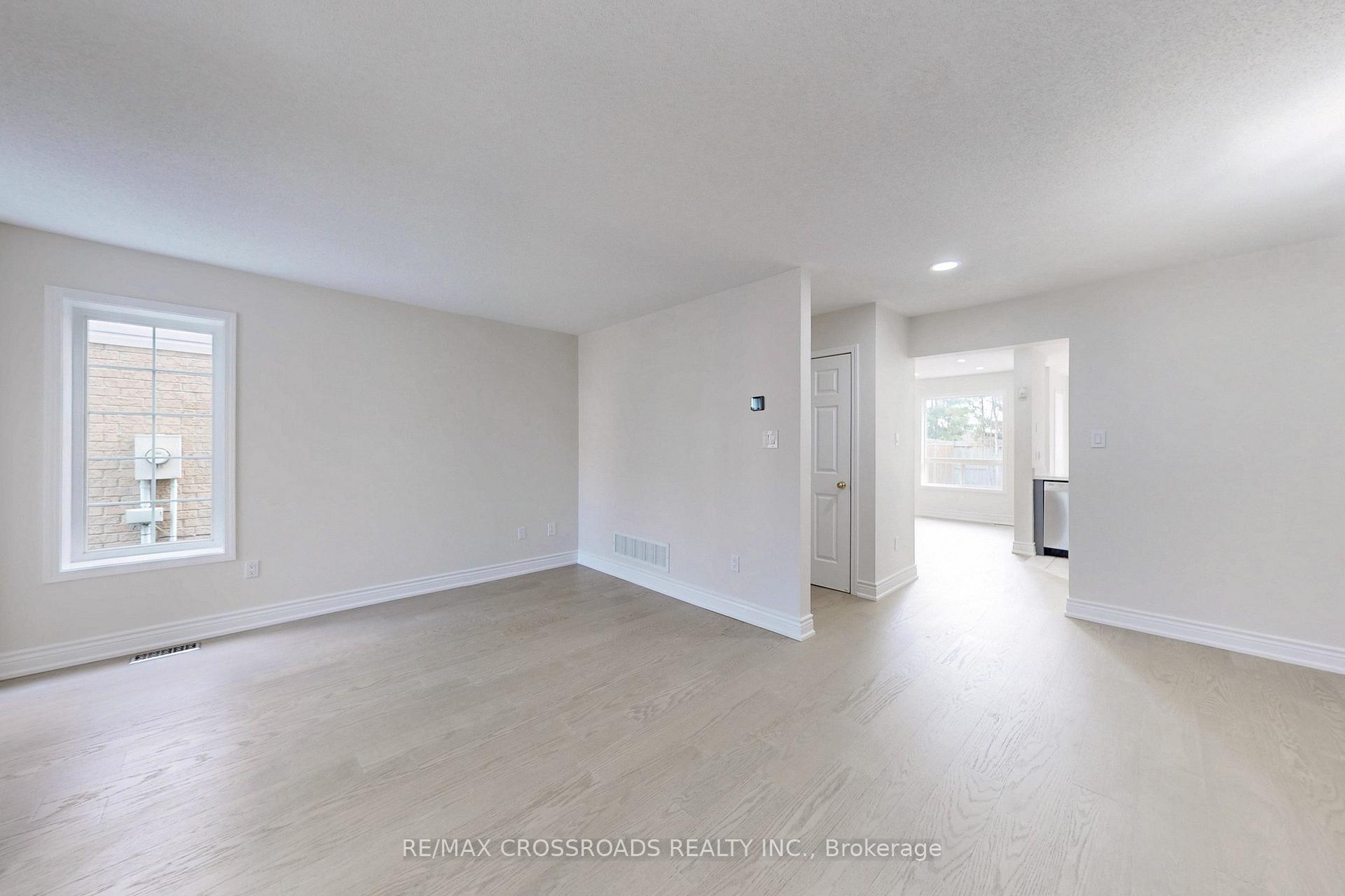 Photo 16 of 29 Regatta Crescent, Whitby, Port Whitby — HOMEH