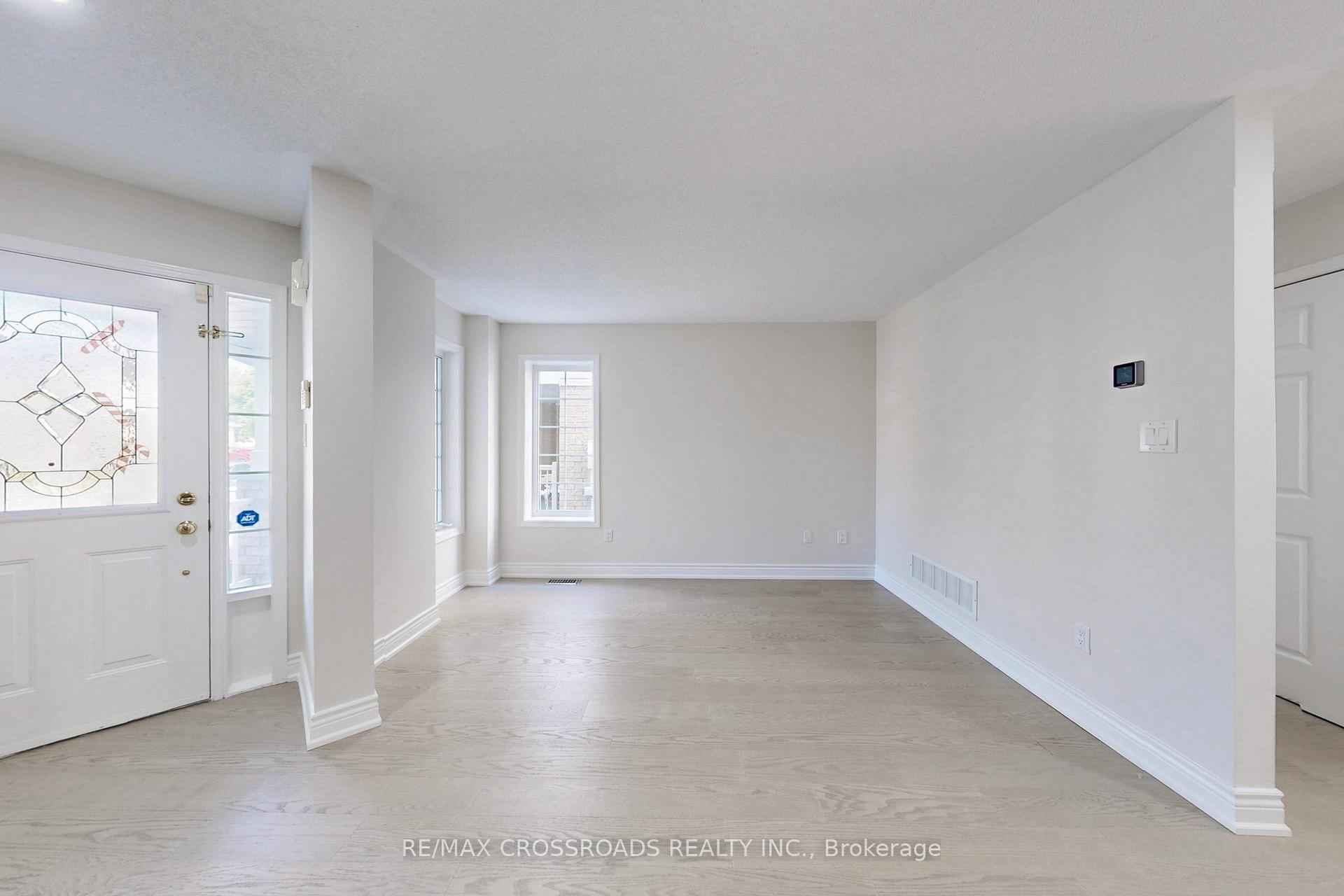Photo 17 of 29 Regatta Crescent, Whitby, Port Whitby — HOMEH