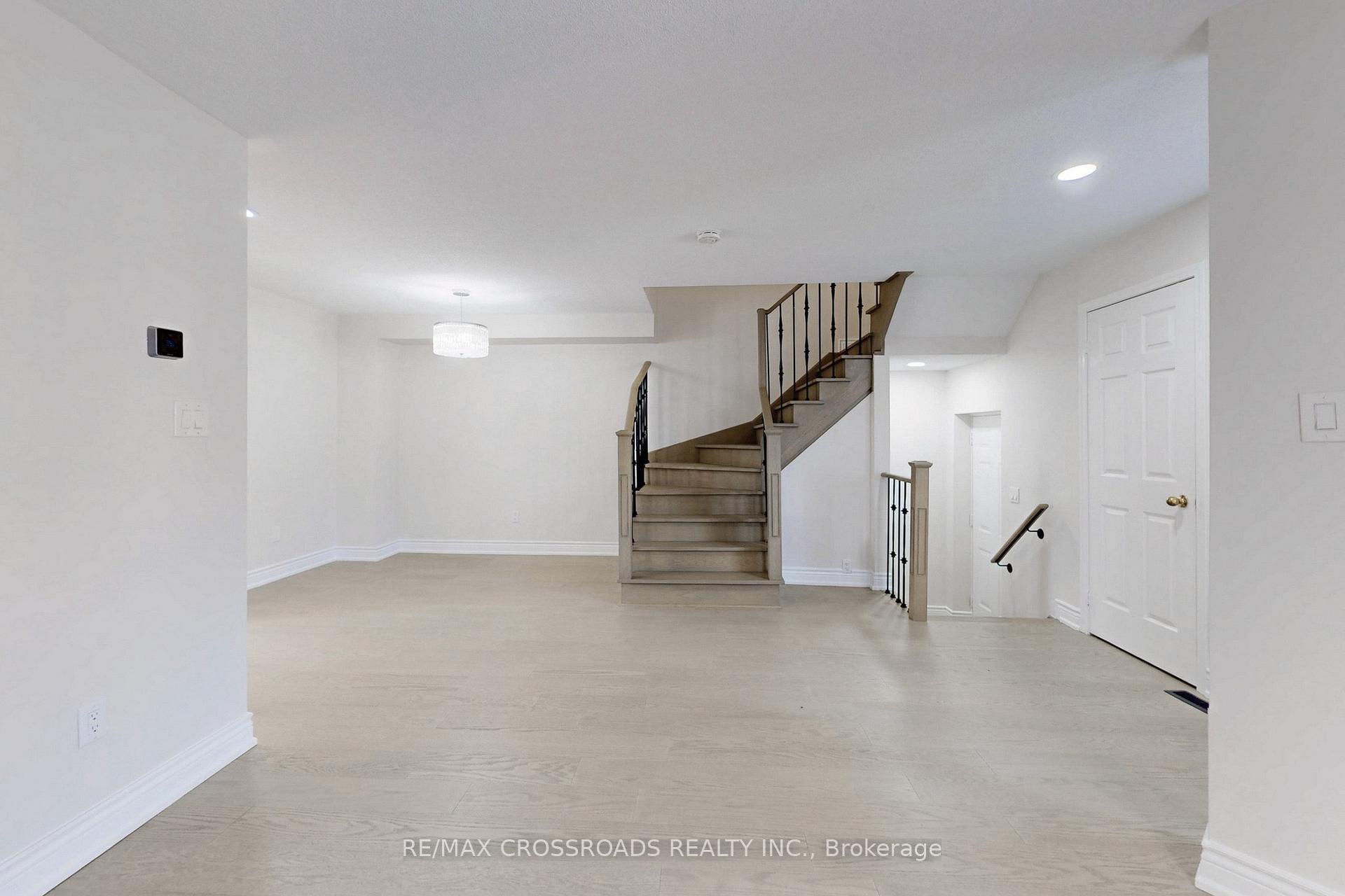 Photo 19 of 29 Regatta Crescent, Whitby, Port Whitby — HOMEH