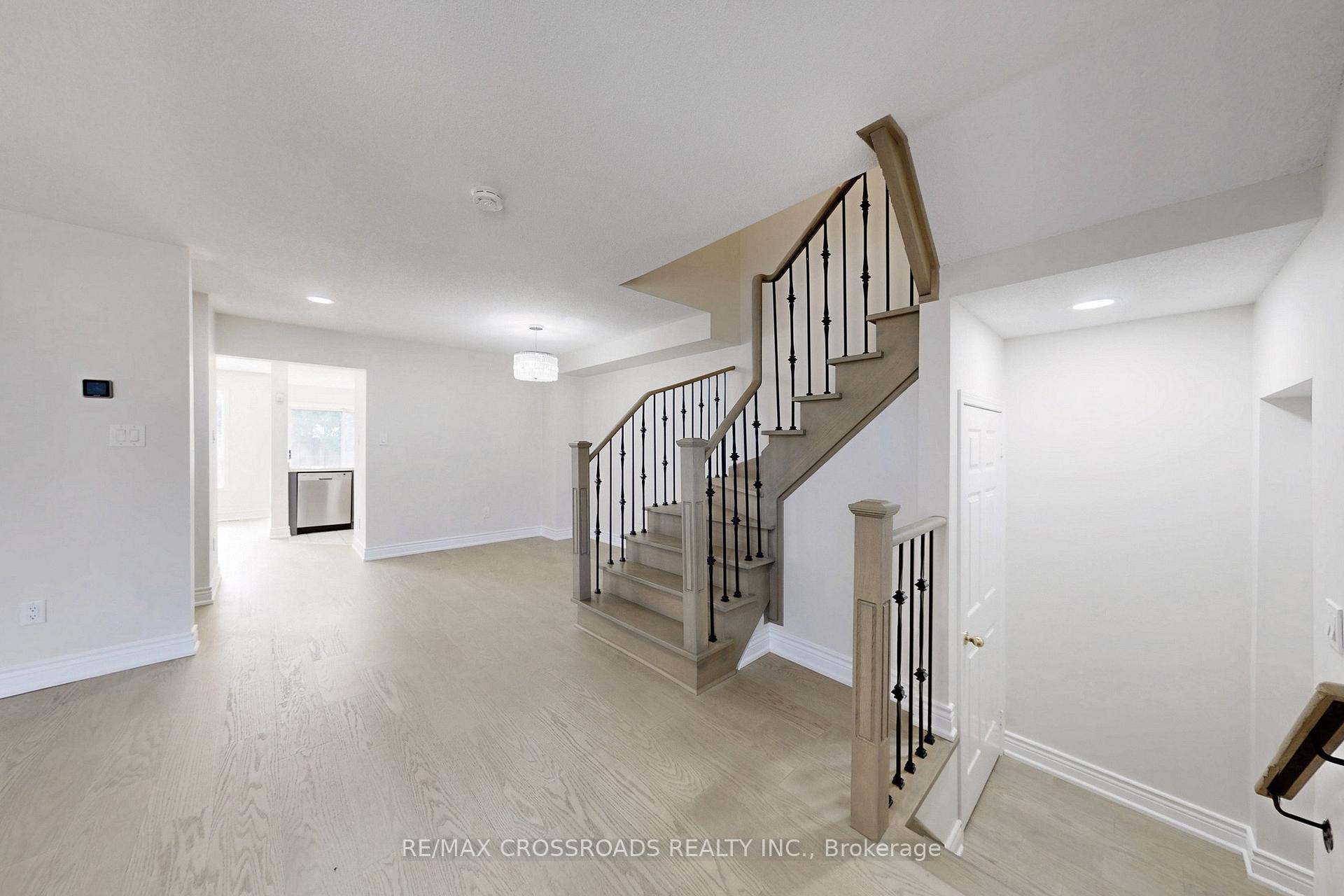 Photo 37 of 29 Regatta Crescent, Whitby, Port Whitby — HOMEH