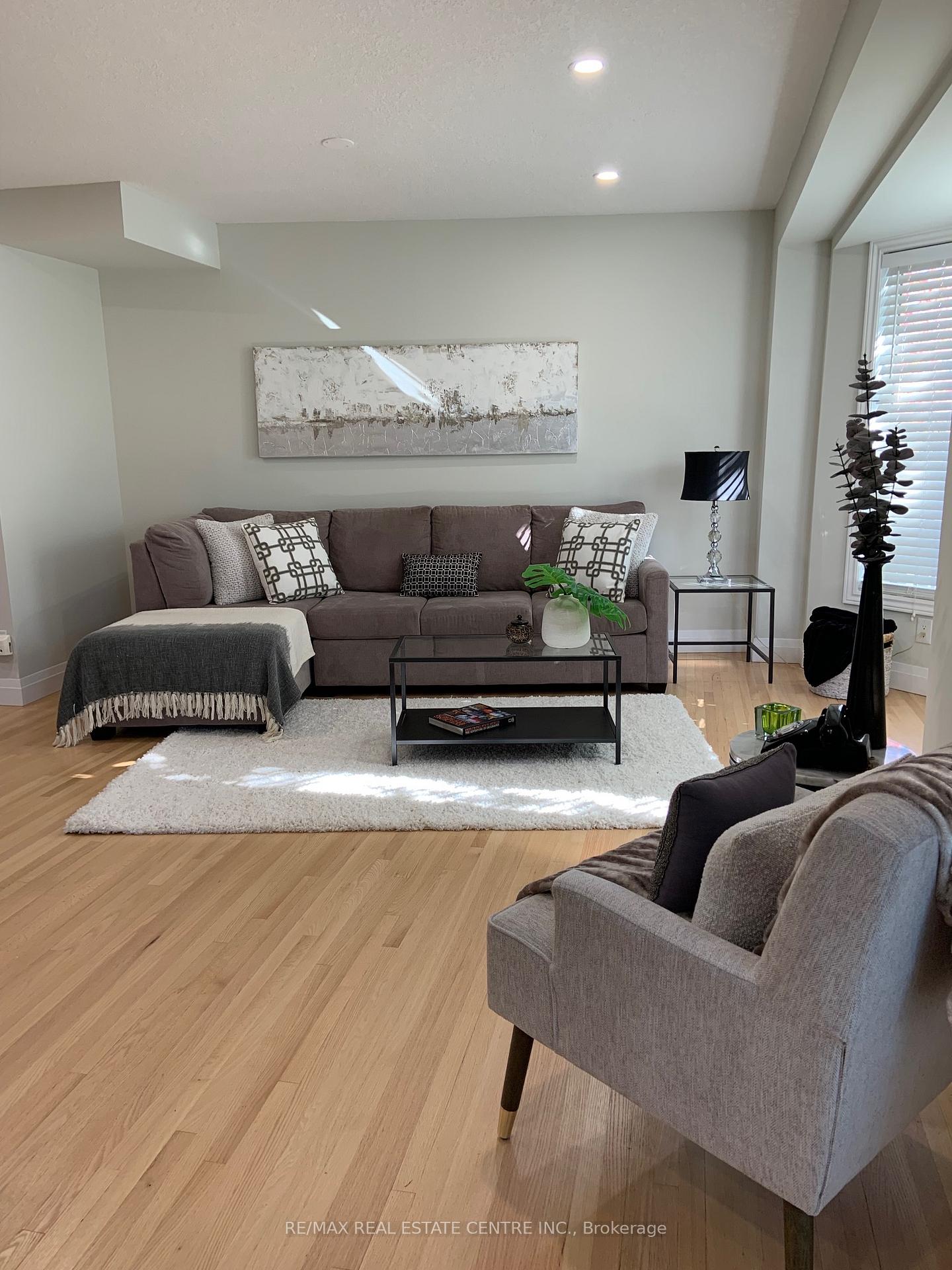 Photo 2 of Unit 6, 511 Oakvale Drive, Waterloo — HOMEH