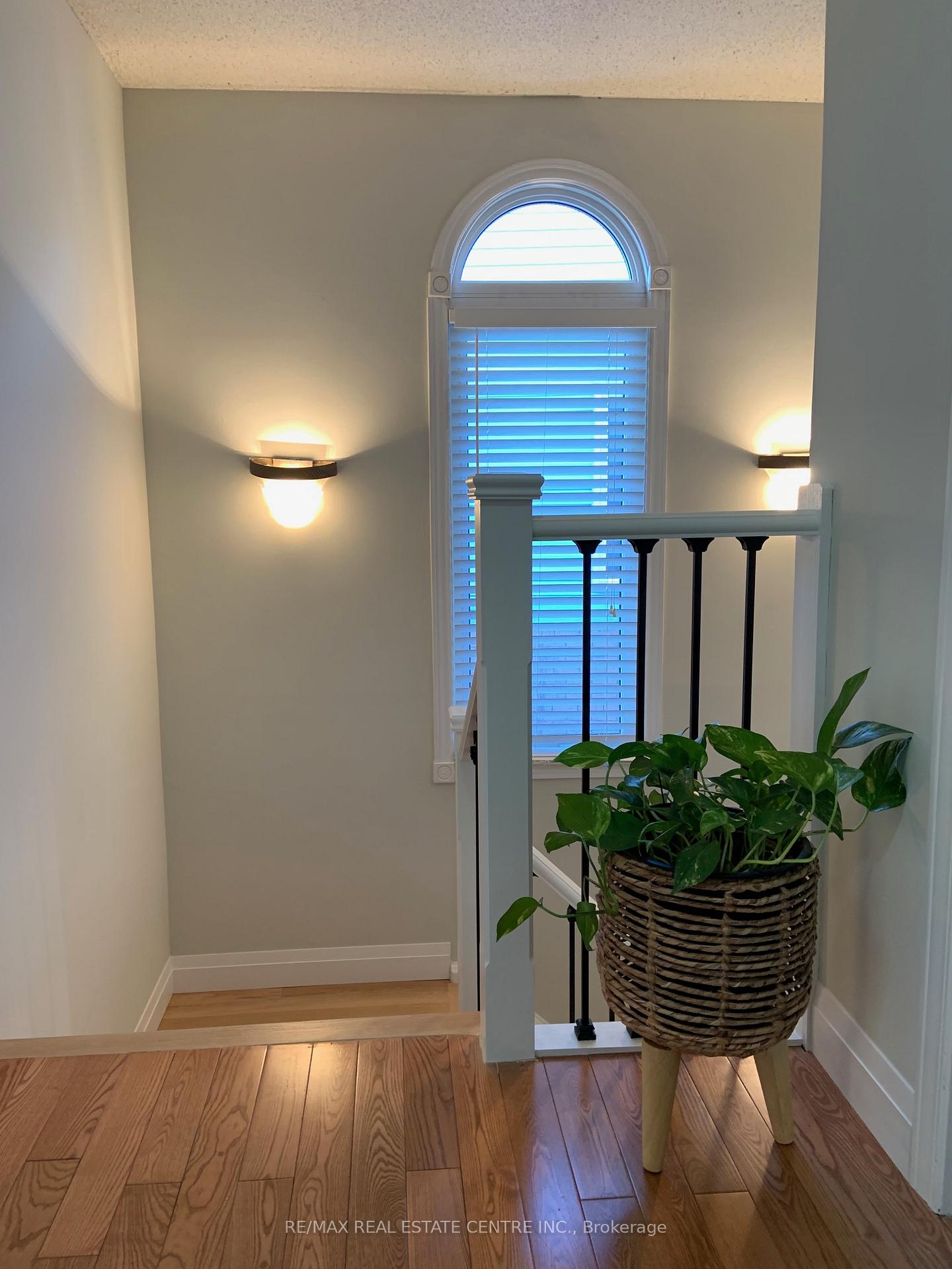 Photo 3 of Unit 6, 511 Oakvale Drive, Waterloo — HOMEH