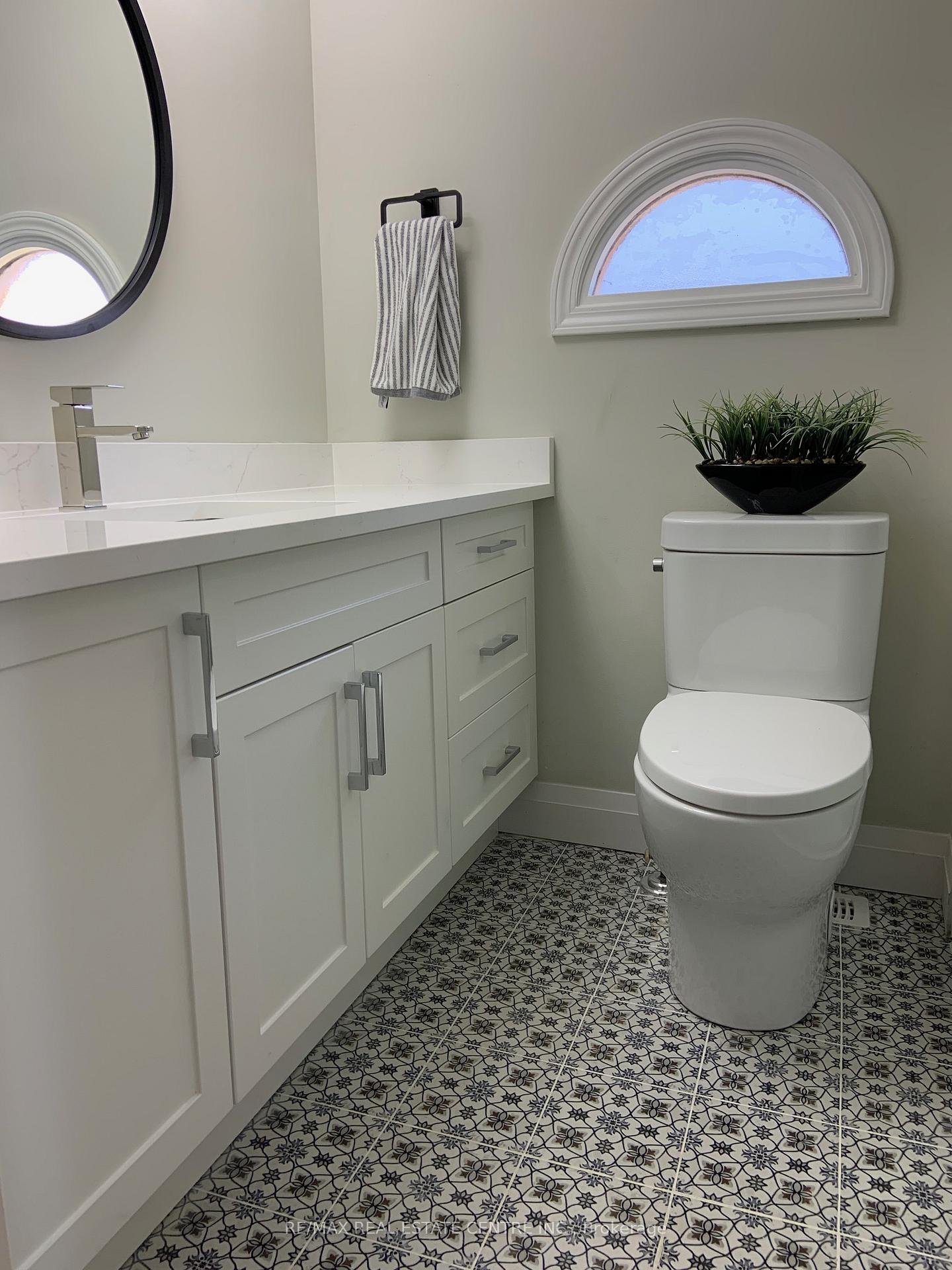 Photo 4 of Unit 6, 511 Oakvale Drive, Waterloo — HOMEH