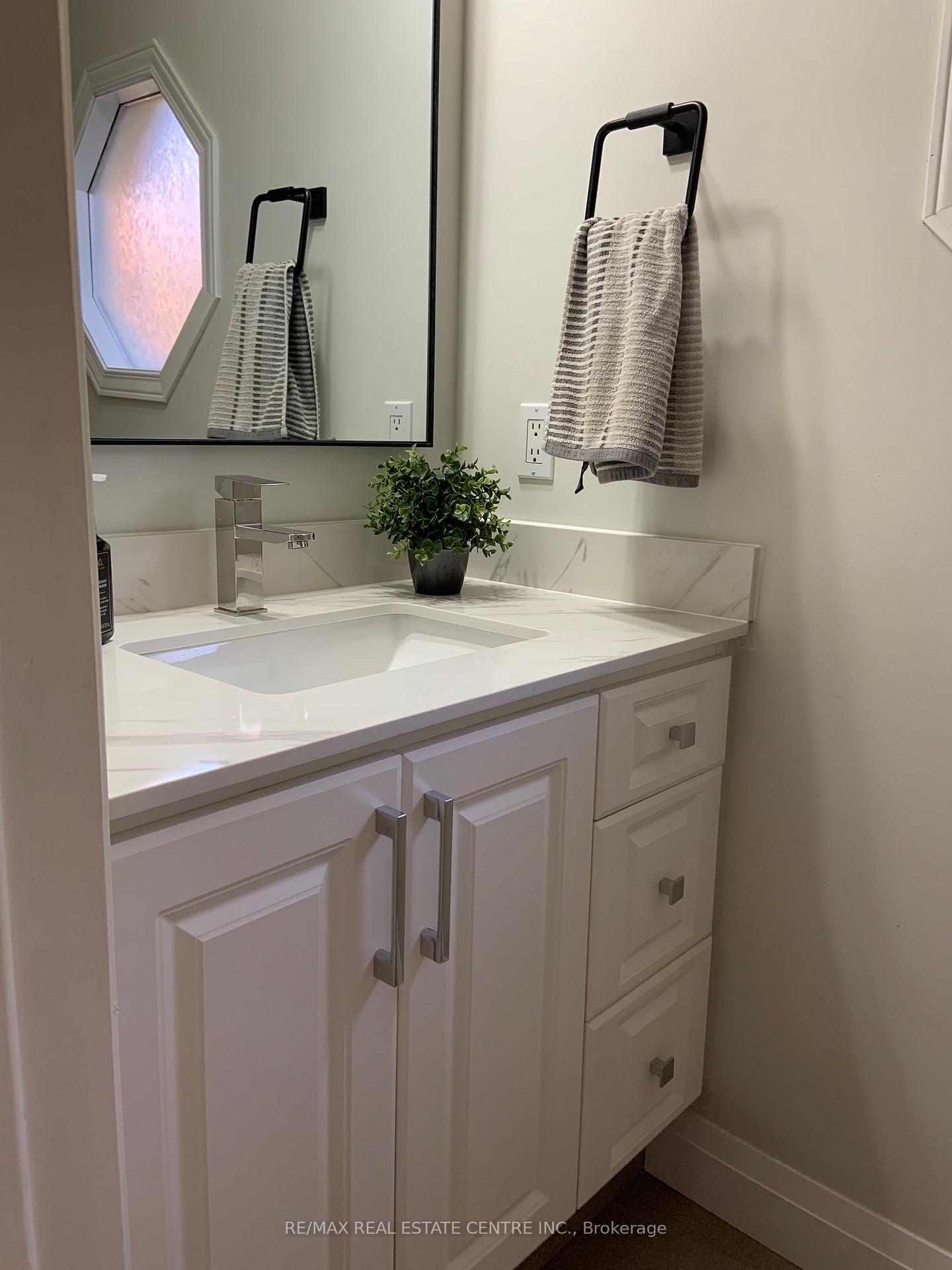 Photo 10 of Unit 6, 511 Oakvale Drive, Waterloo — HOMEH