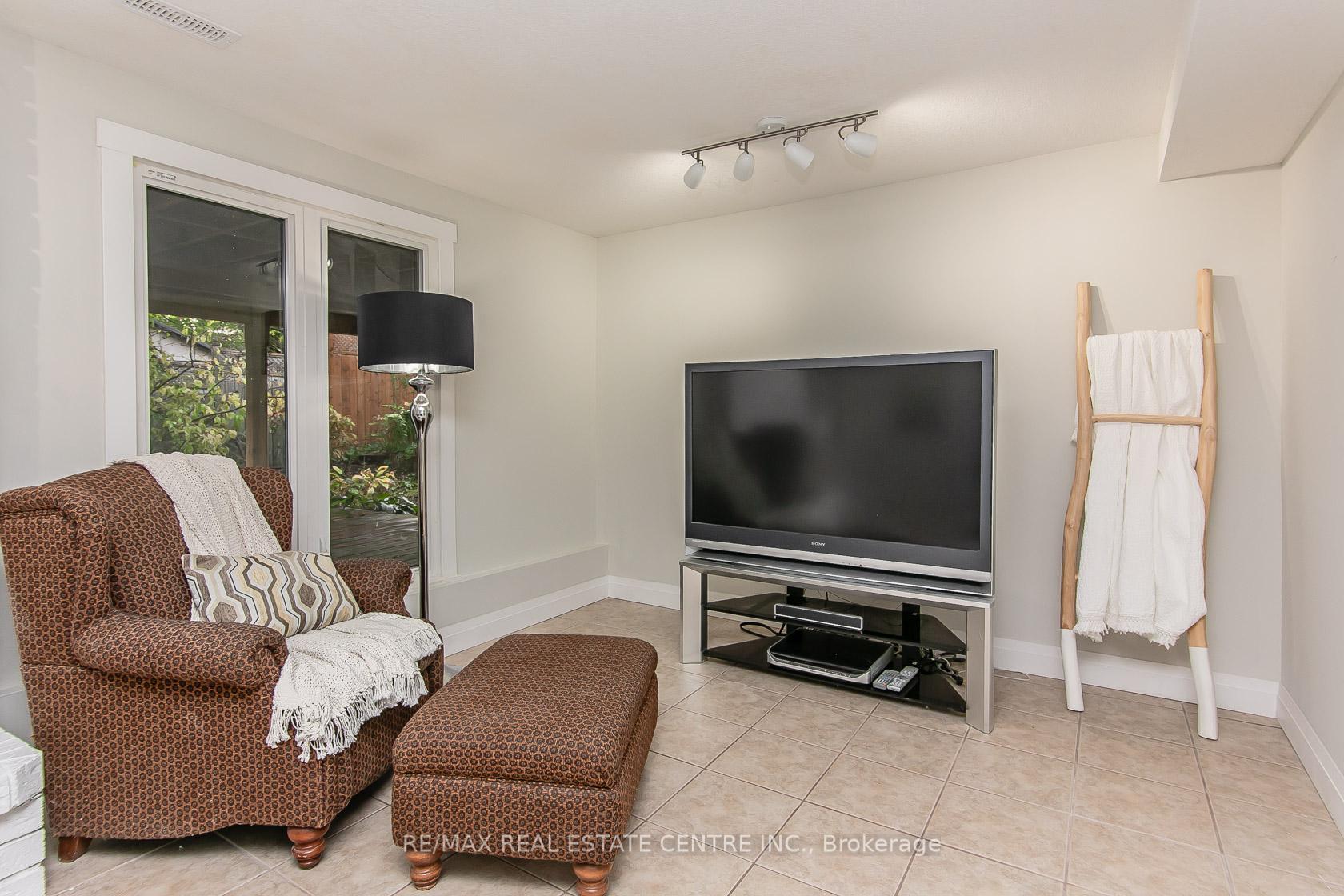 Photo 37 of Unit 6, 511 Oakvale Drive, Waterloo — HOMEH