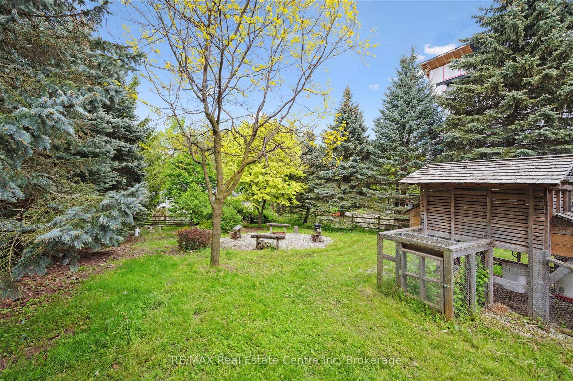 Photo 3 of 14 Riverside Drive W, Woolwich, Elmira — HOMEH