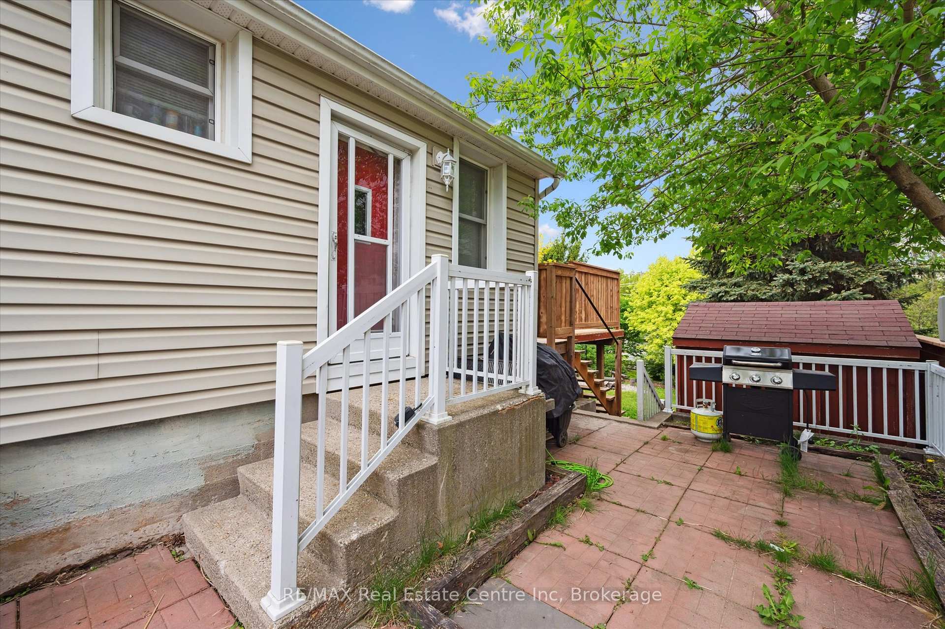 Photo 4 of 14 Riverside Drive W, Woolwich, Elmira — HOMEH