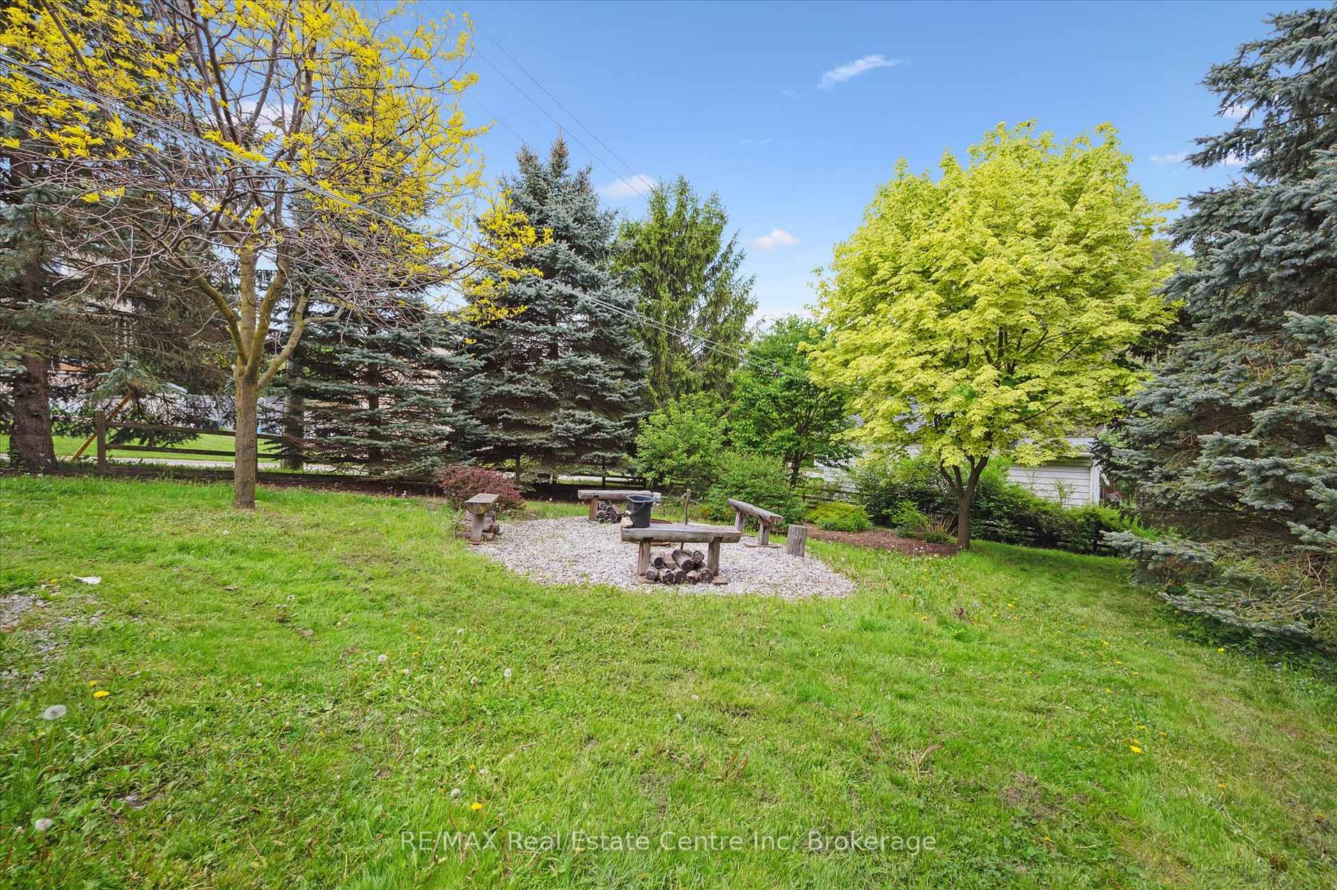 Photo 7 of 14 Riverside Drive W, Woolwich, Elmira — HOMEH