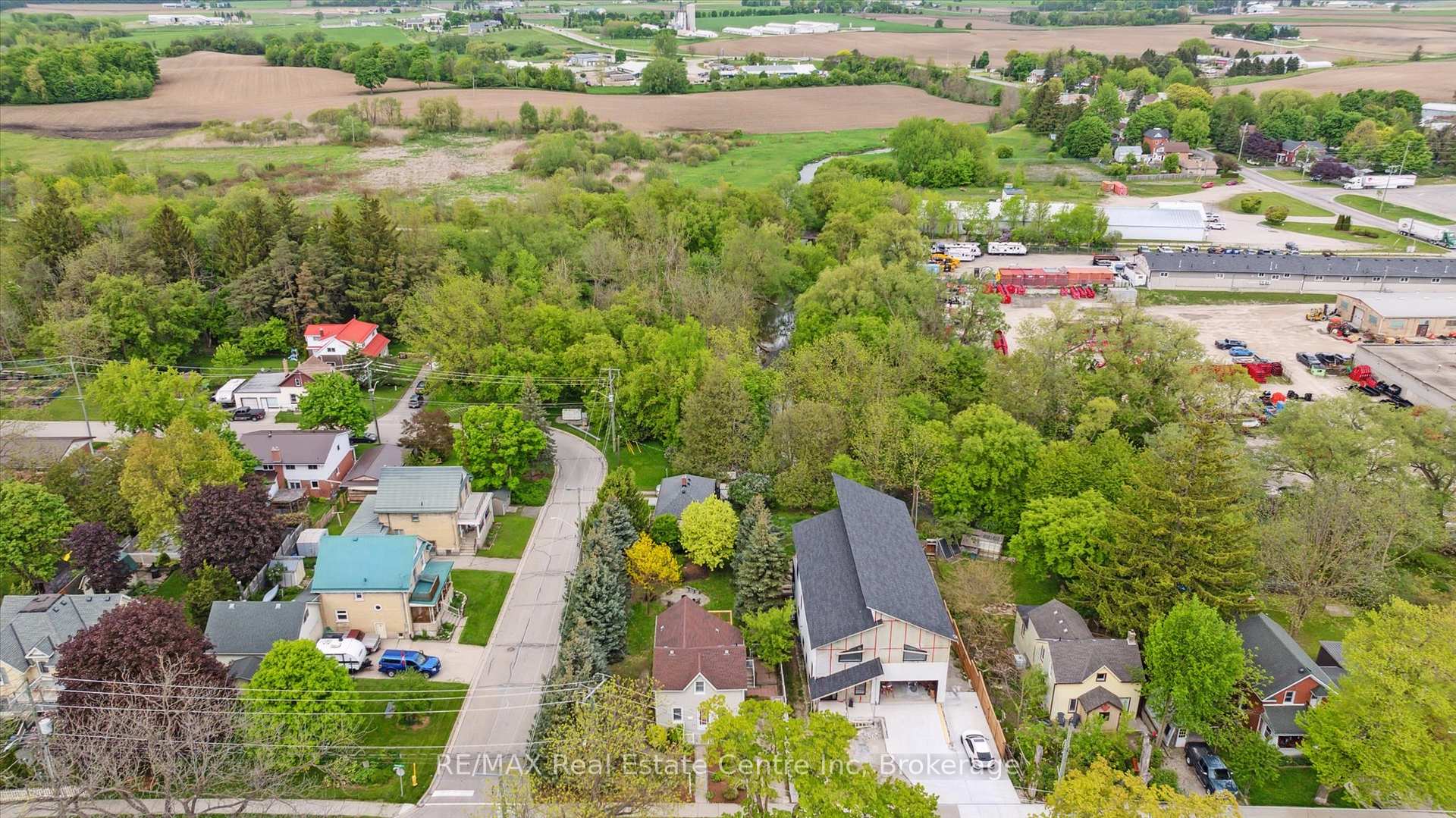 Photo 9 of 14 Riverside Drive W, Woolwich, Elmira — HOMEH