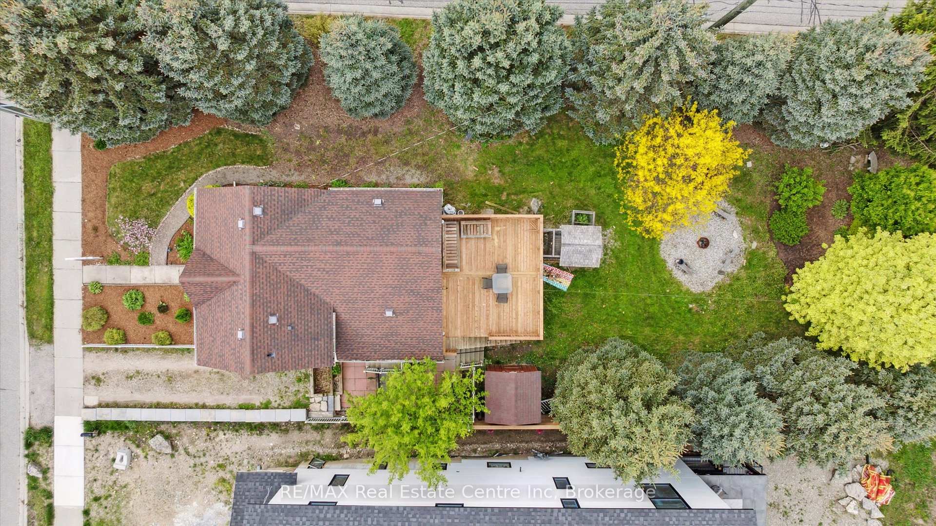 Photo 10 of 14 Riverside Drive W, Woolwich, Elmira — HOMEH