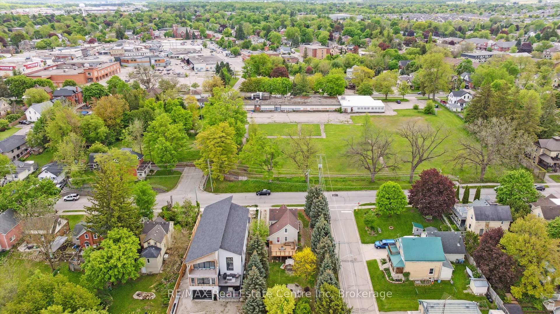 Photo 12 of 14 Riverside Drive W, Woolwich, Elmira — HOMEH
