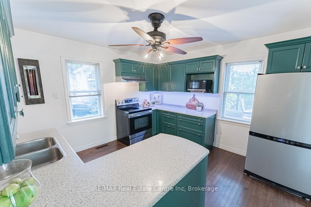 Photo 19 of 14 Riverside Drive W, Woolwich, Elmira — HOMEH